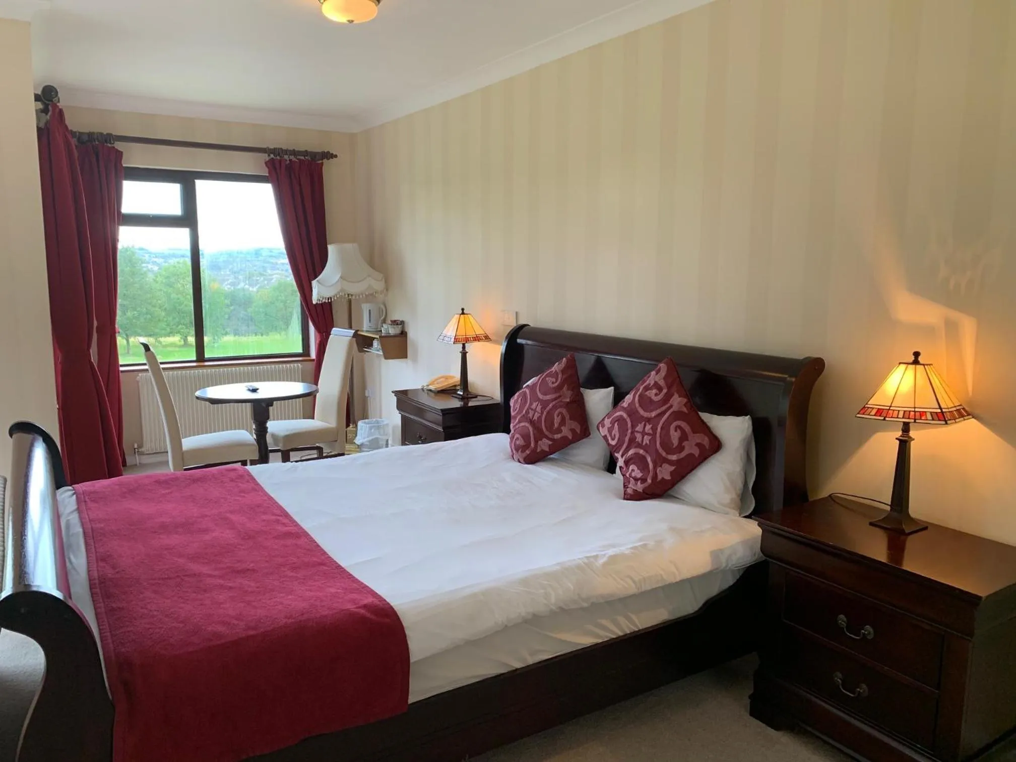 Bedroom, Bed in Fernhill Lodge Carrigaline