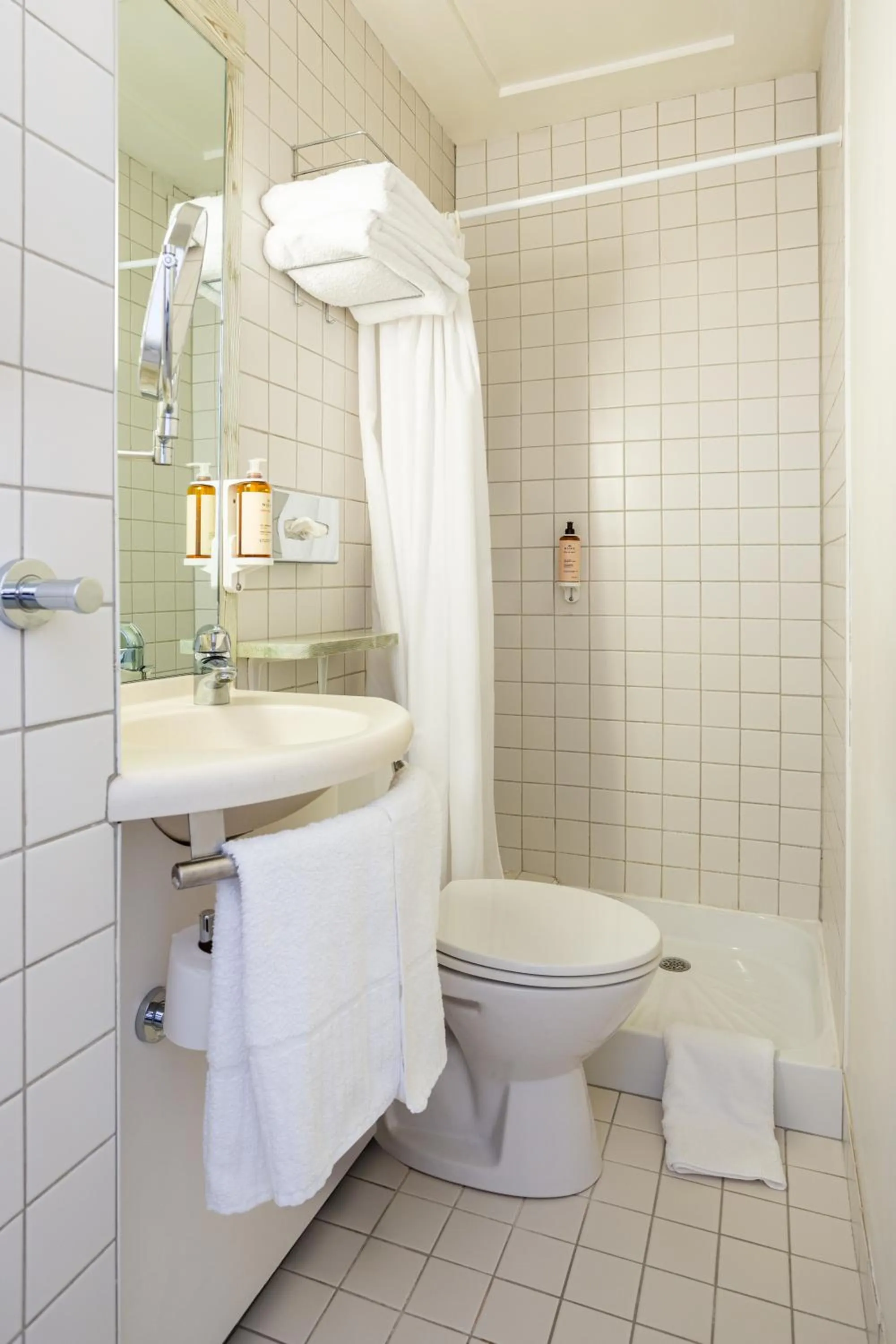 Shower in Mercure Millau