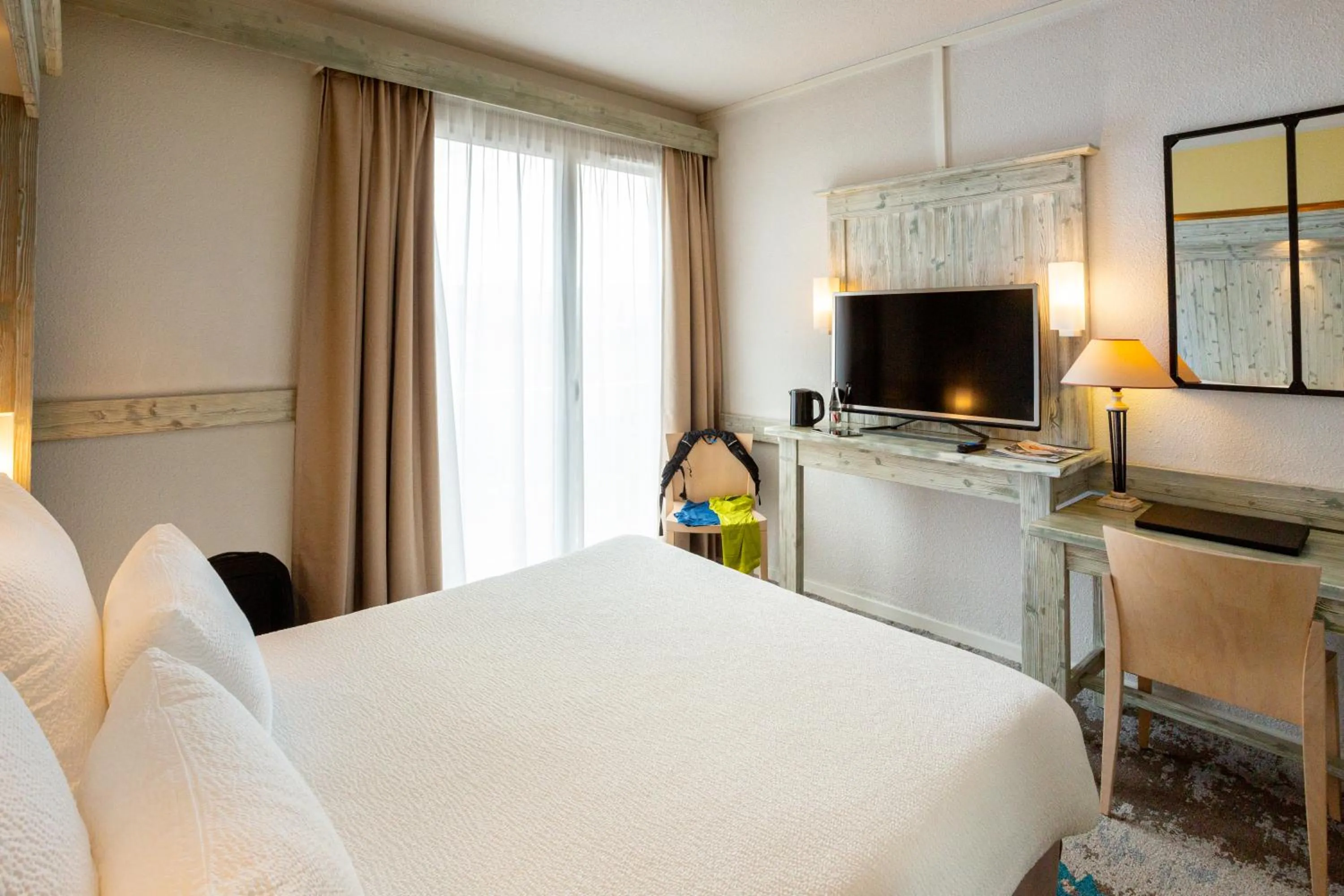 Bedroom, Bed in Mercure Millau