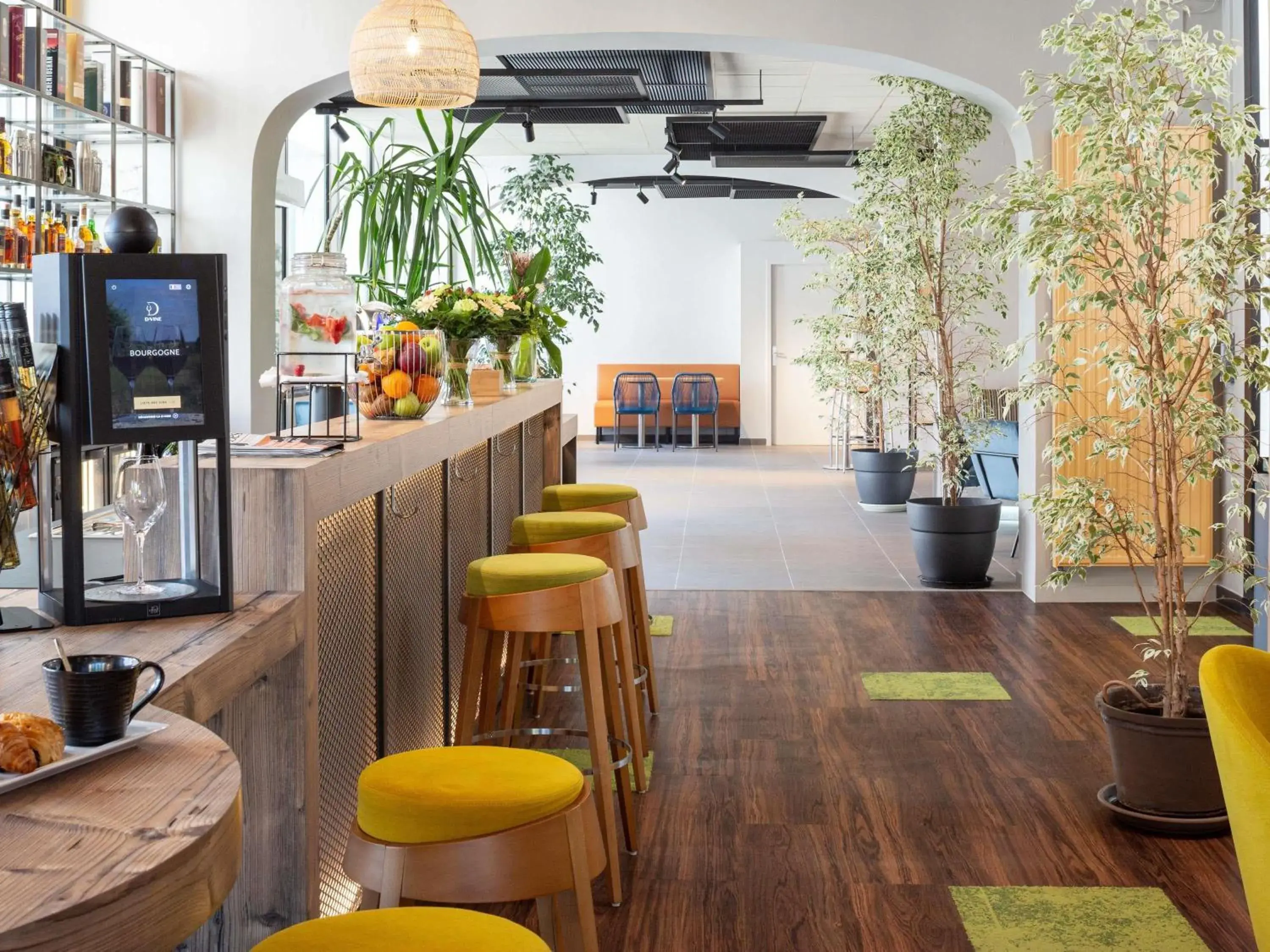 Lounge or bar in Mercure Millau Lounge or bar in Mercure Millau