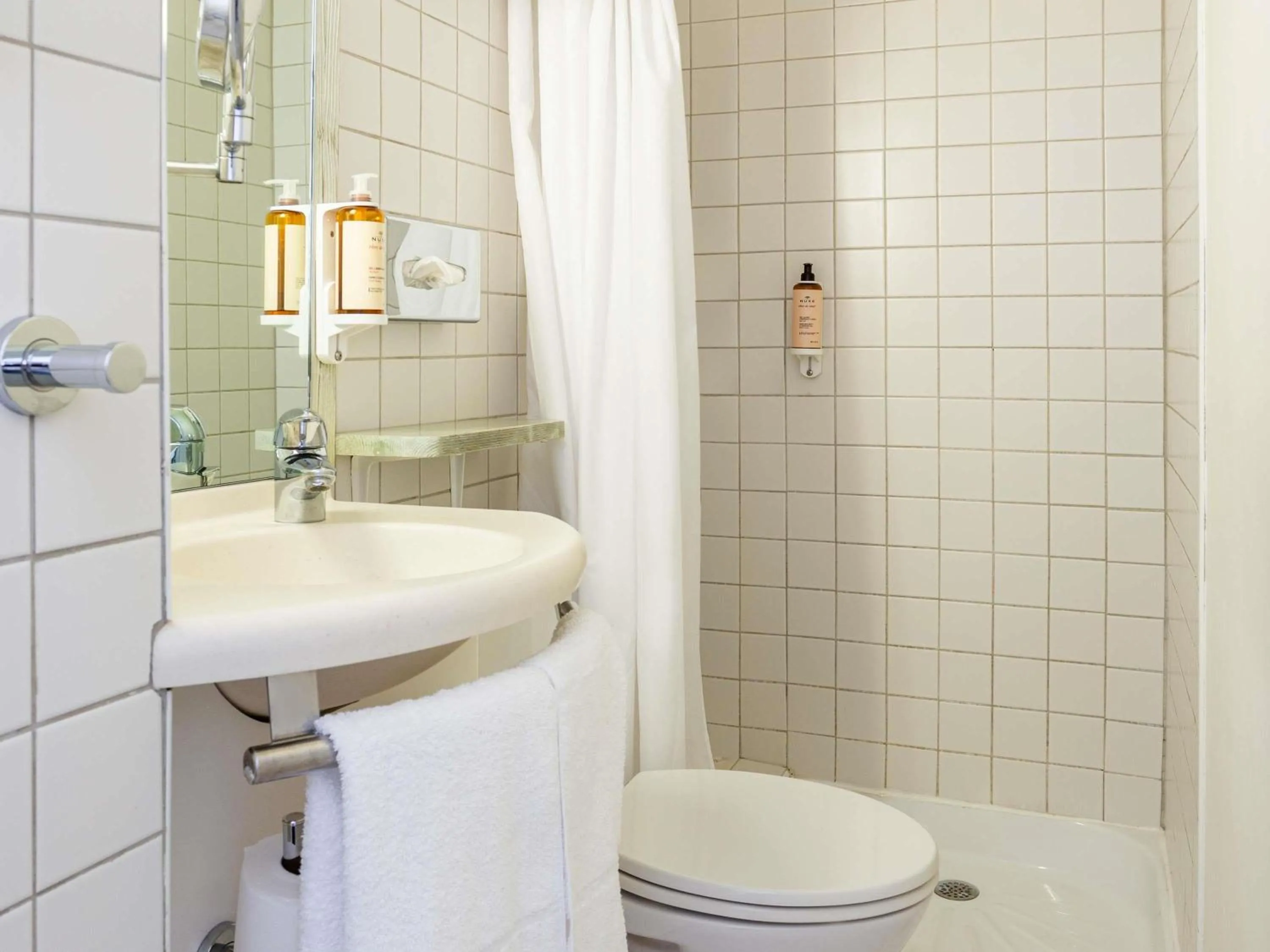 Bedroom in Mercure Millau