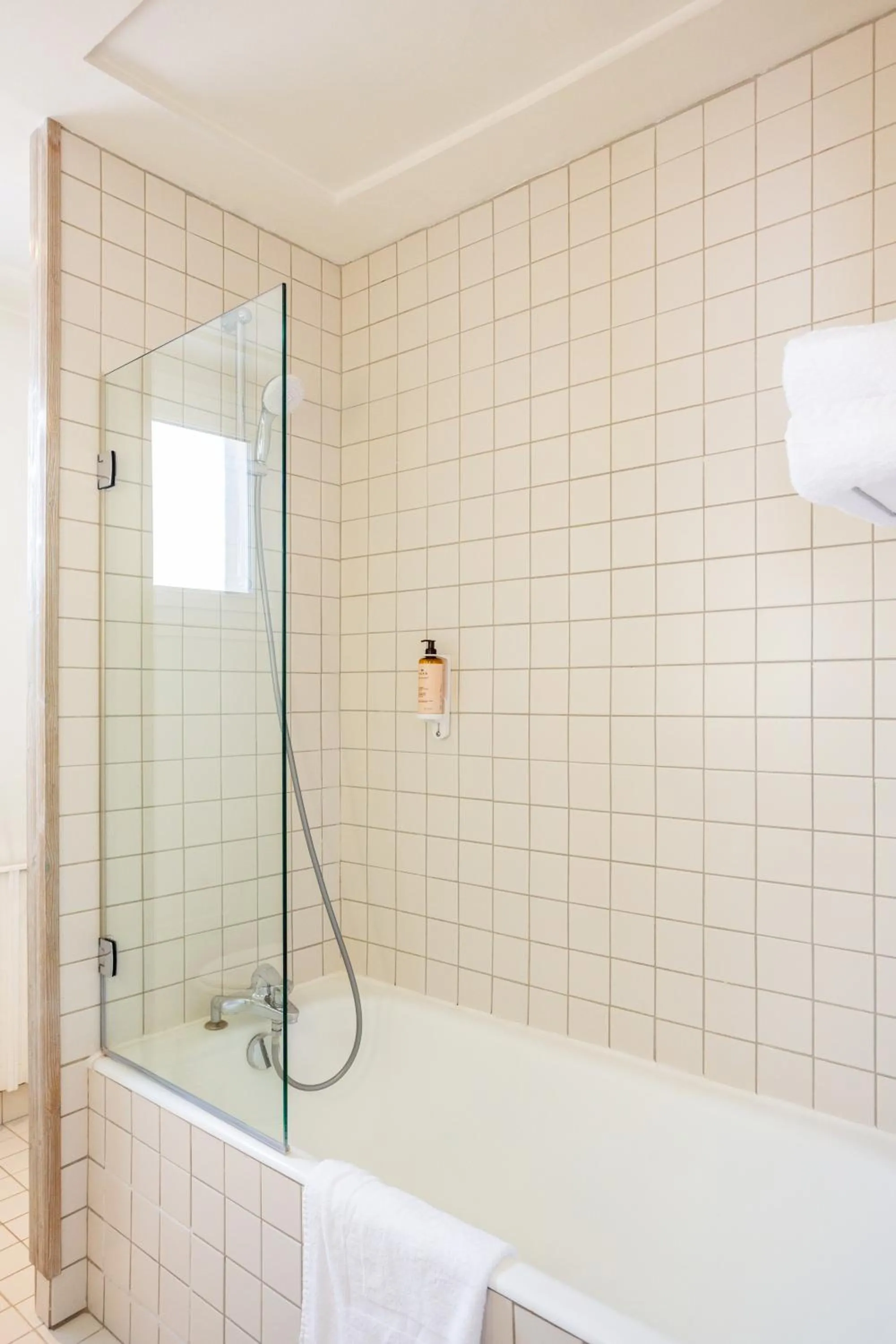 Bathroom in Mercure Millau