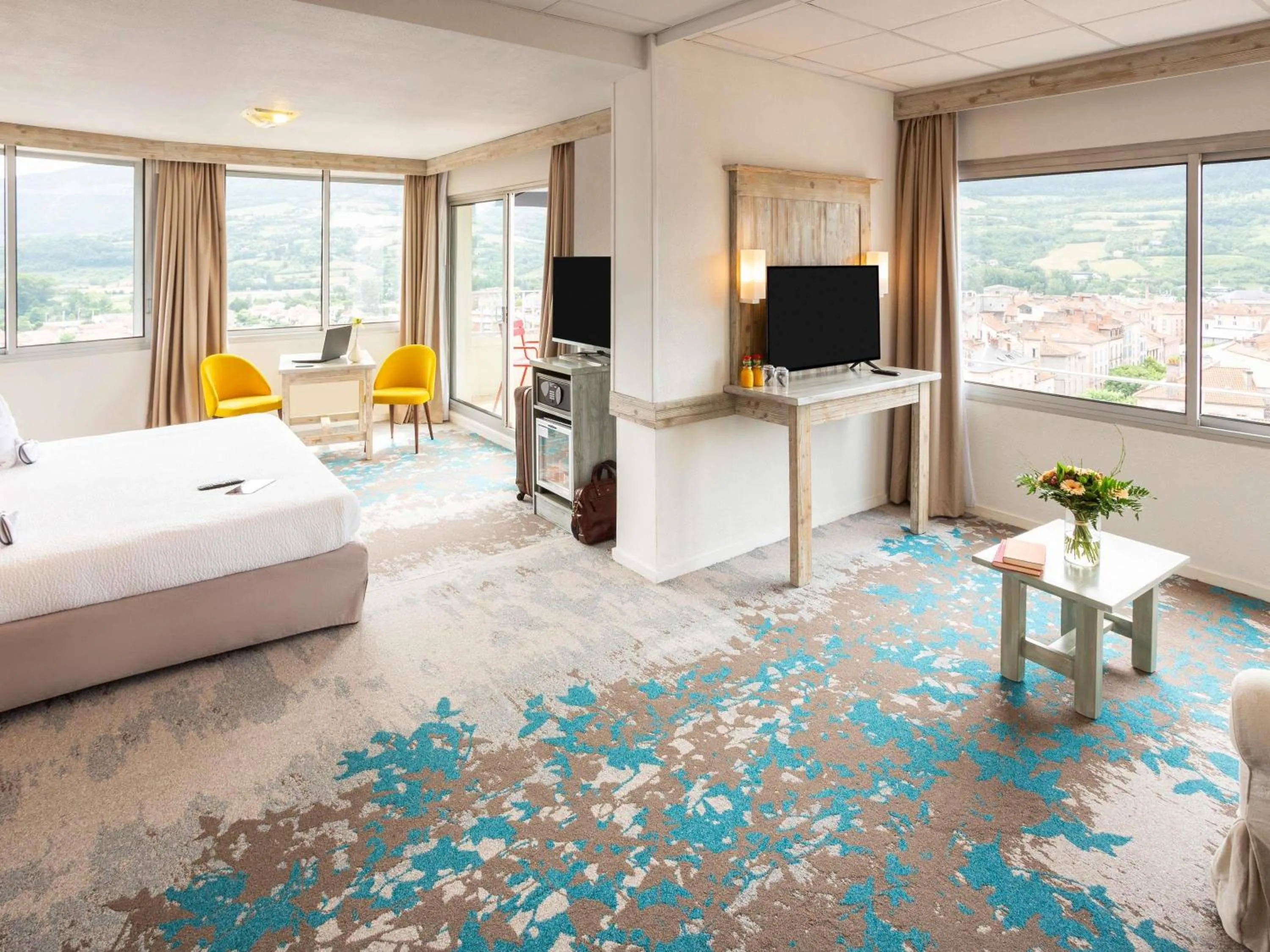 Bedroom, Bed in Mercure Millau