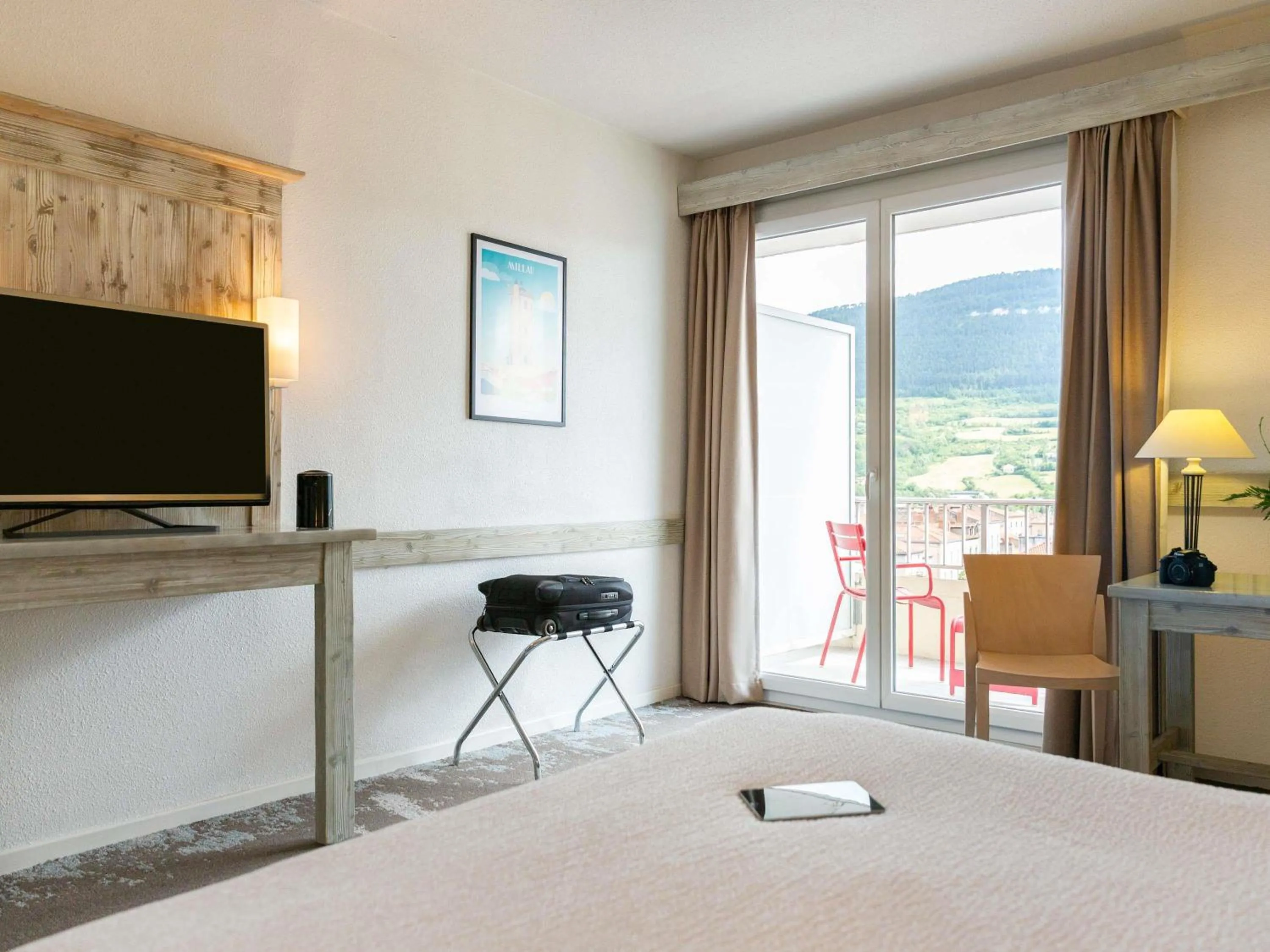 Bedroom, Bed in Mercure Millau