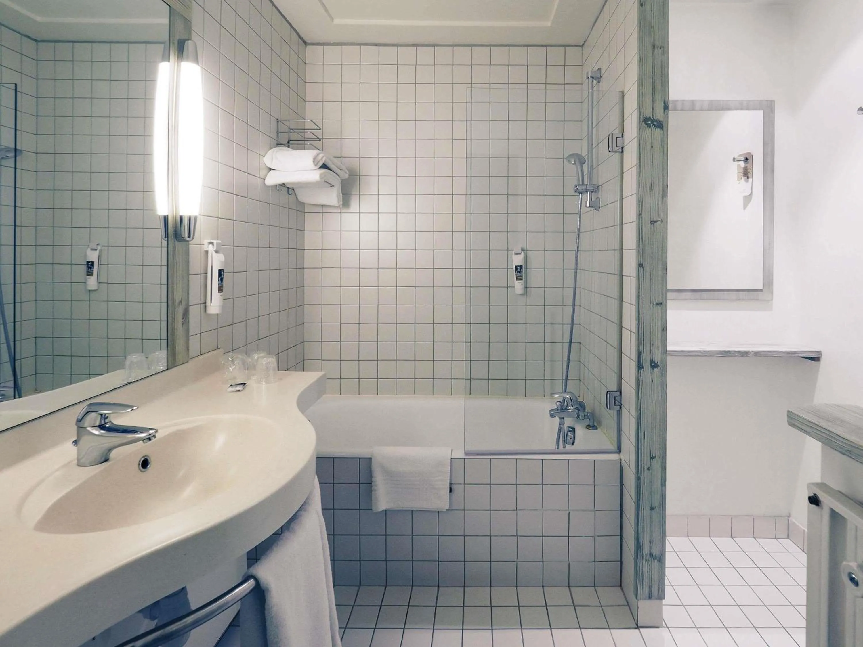 Bedroom in Mercure Millau