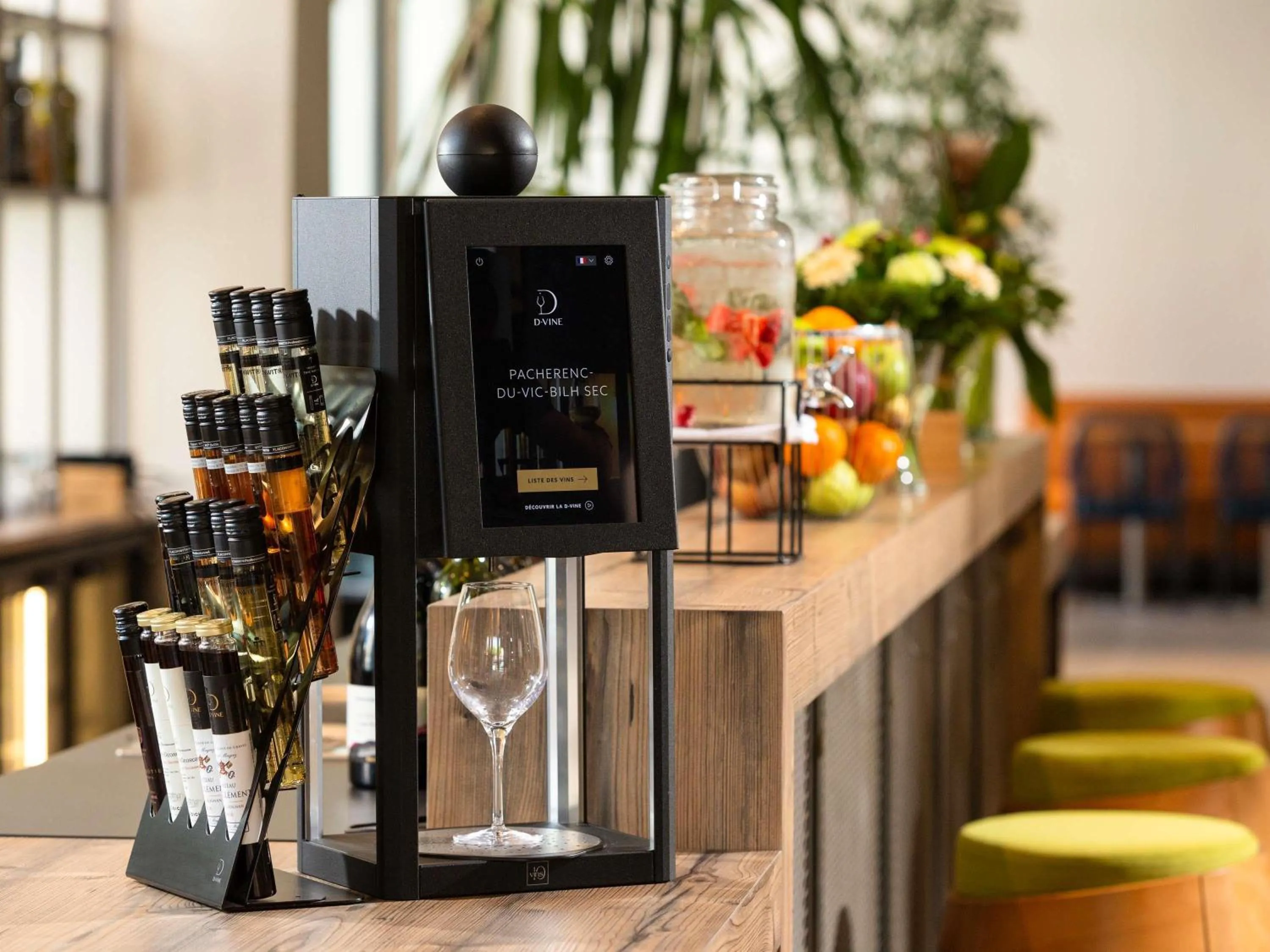 Lounge or bar in Mercure Millau