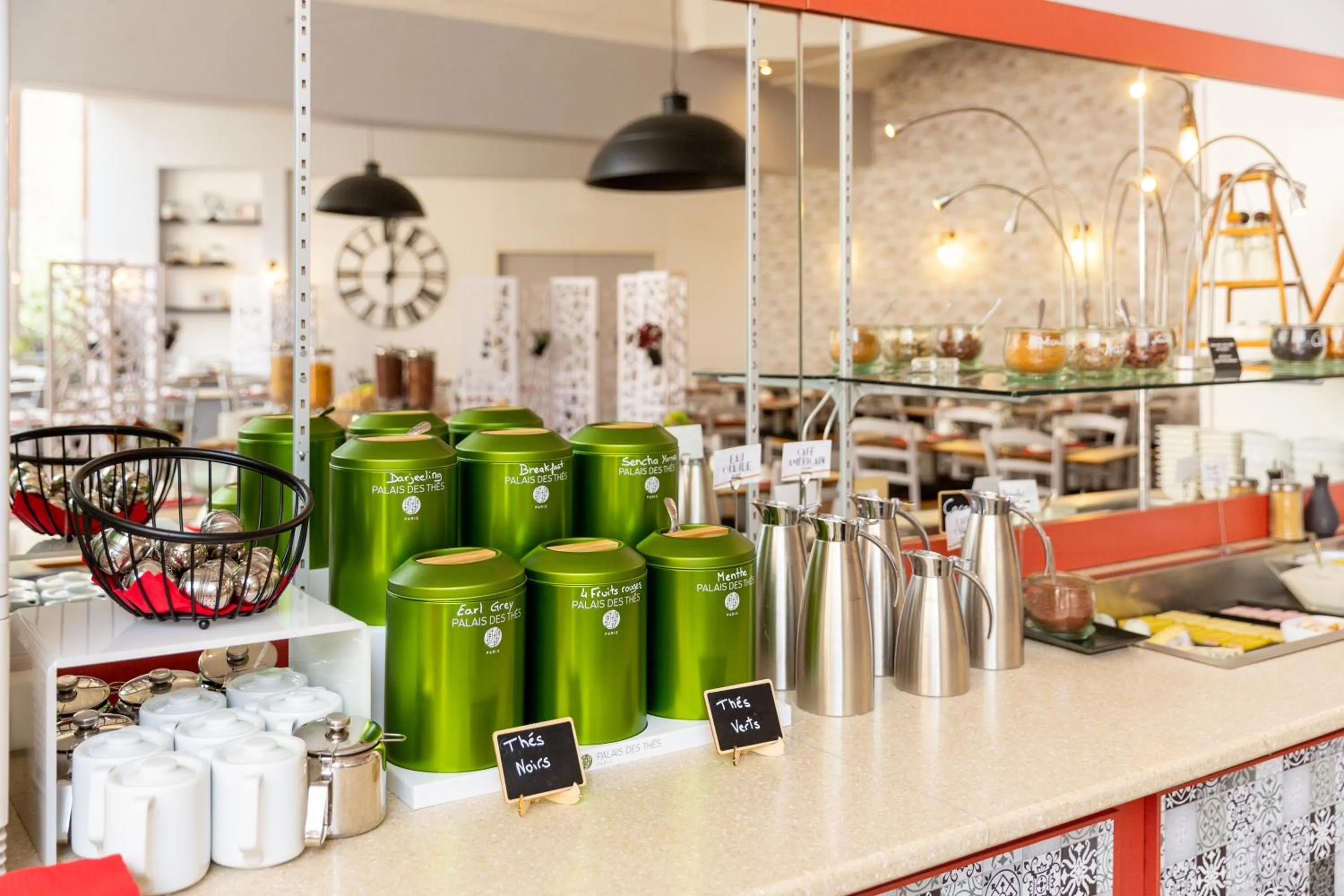 Coffee/tea facilities in Mercure Millau