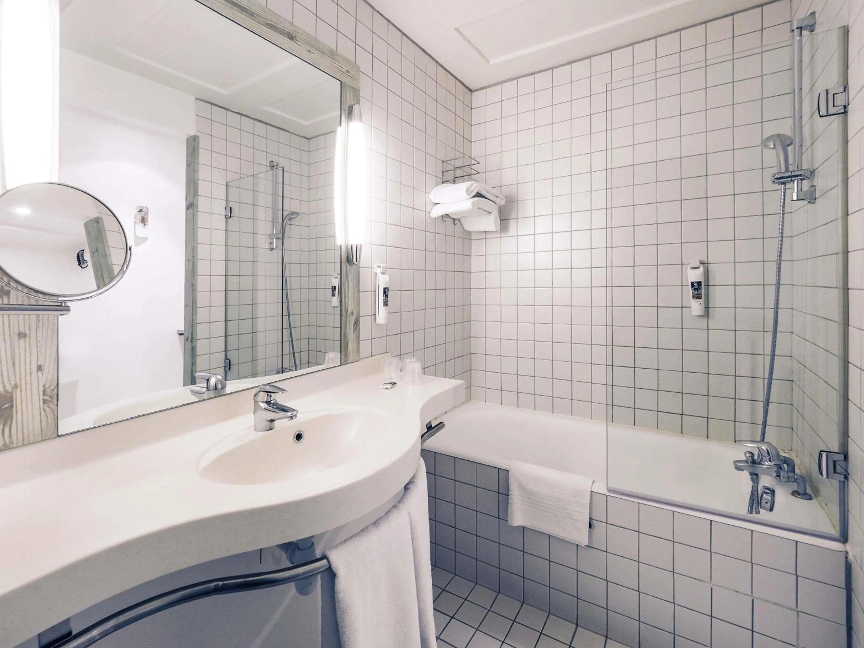 Bedroom in Mercure Millau