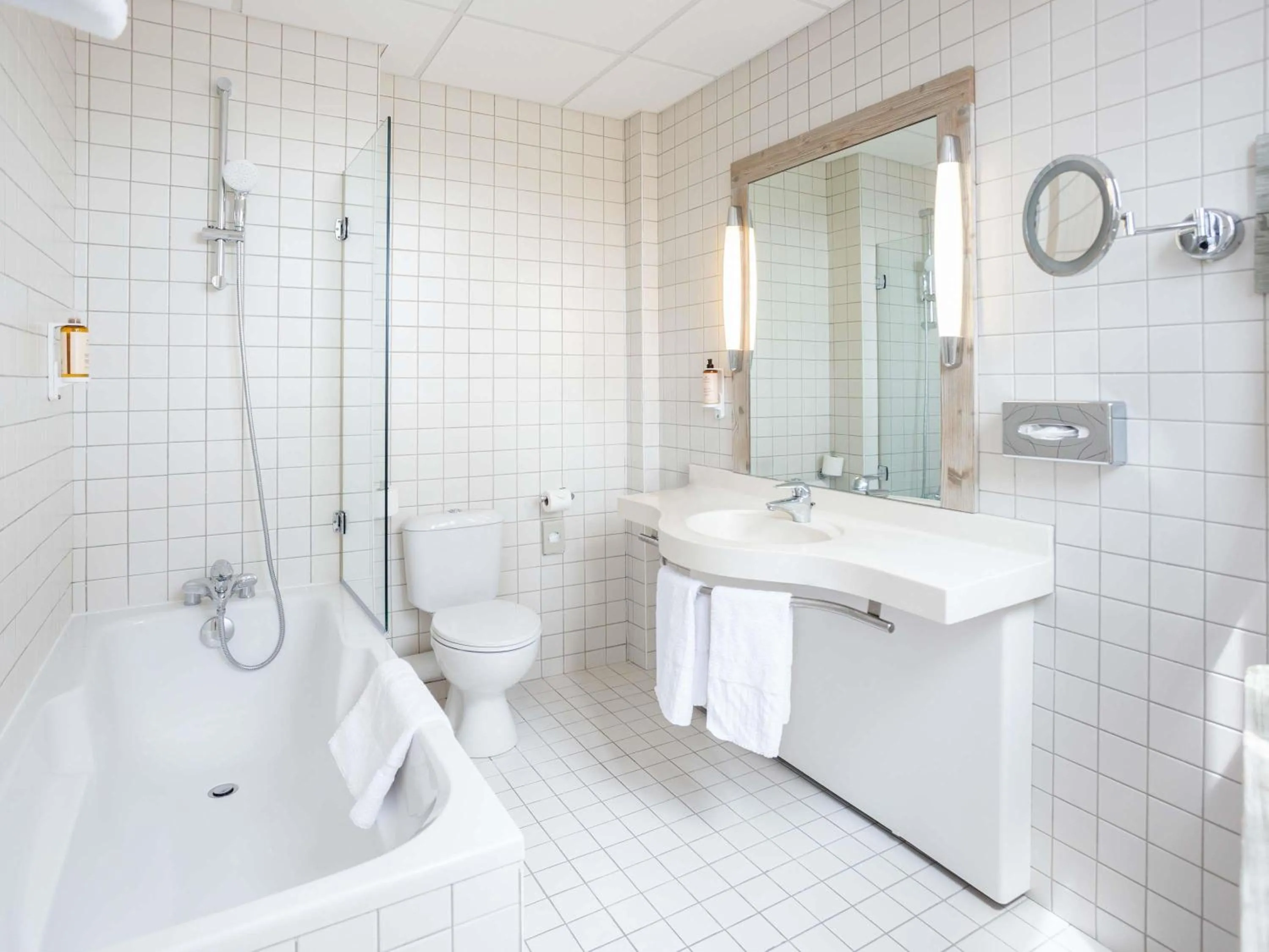 Bedroom in Mercure Millau