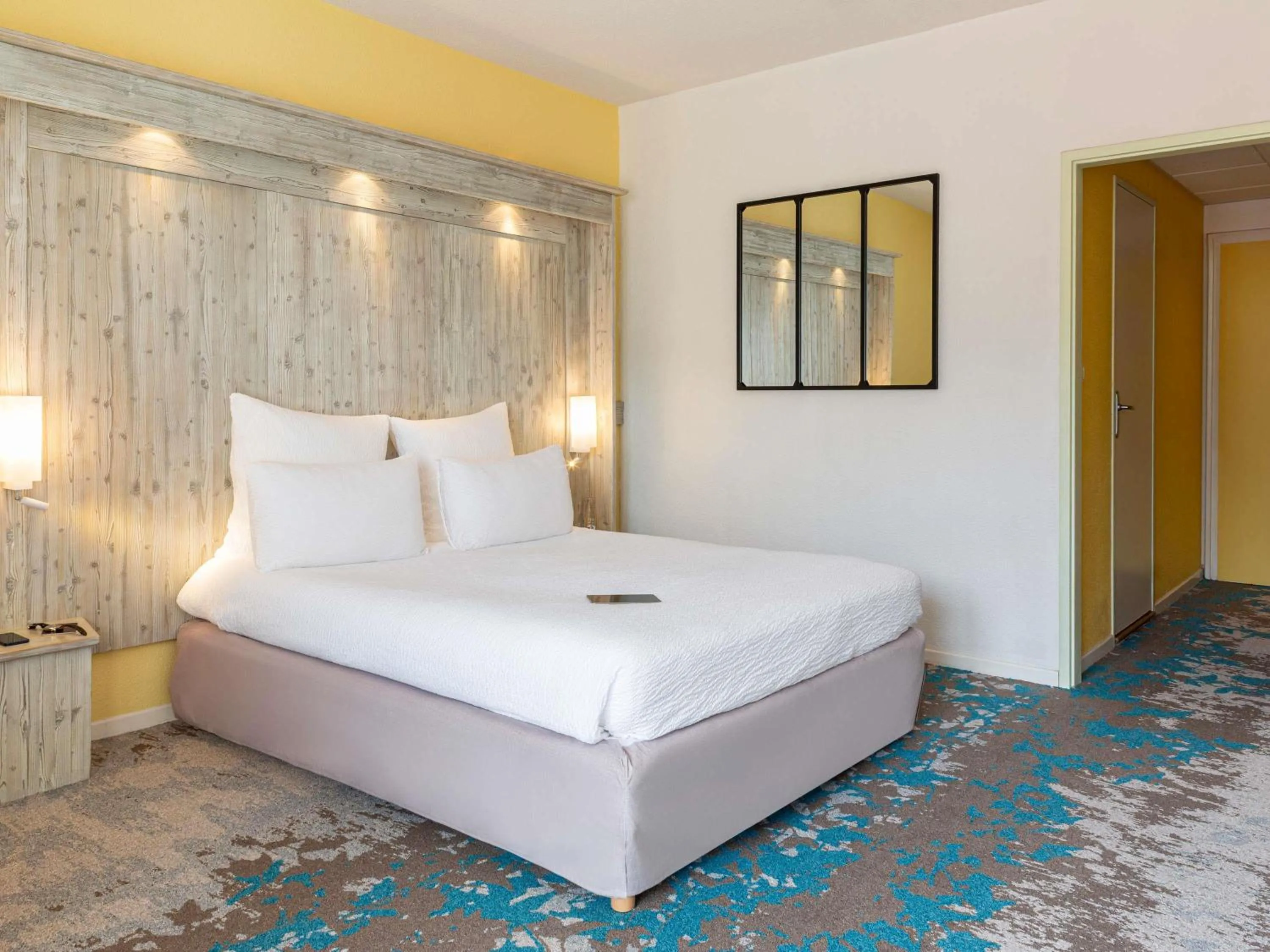 Bedroom, Bed in Mercure Millau