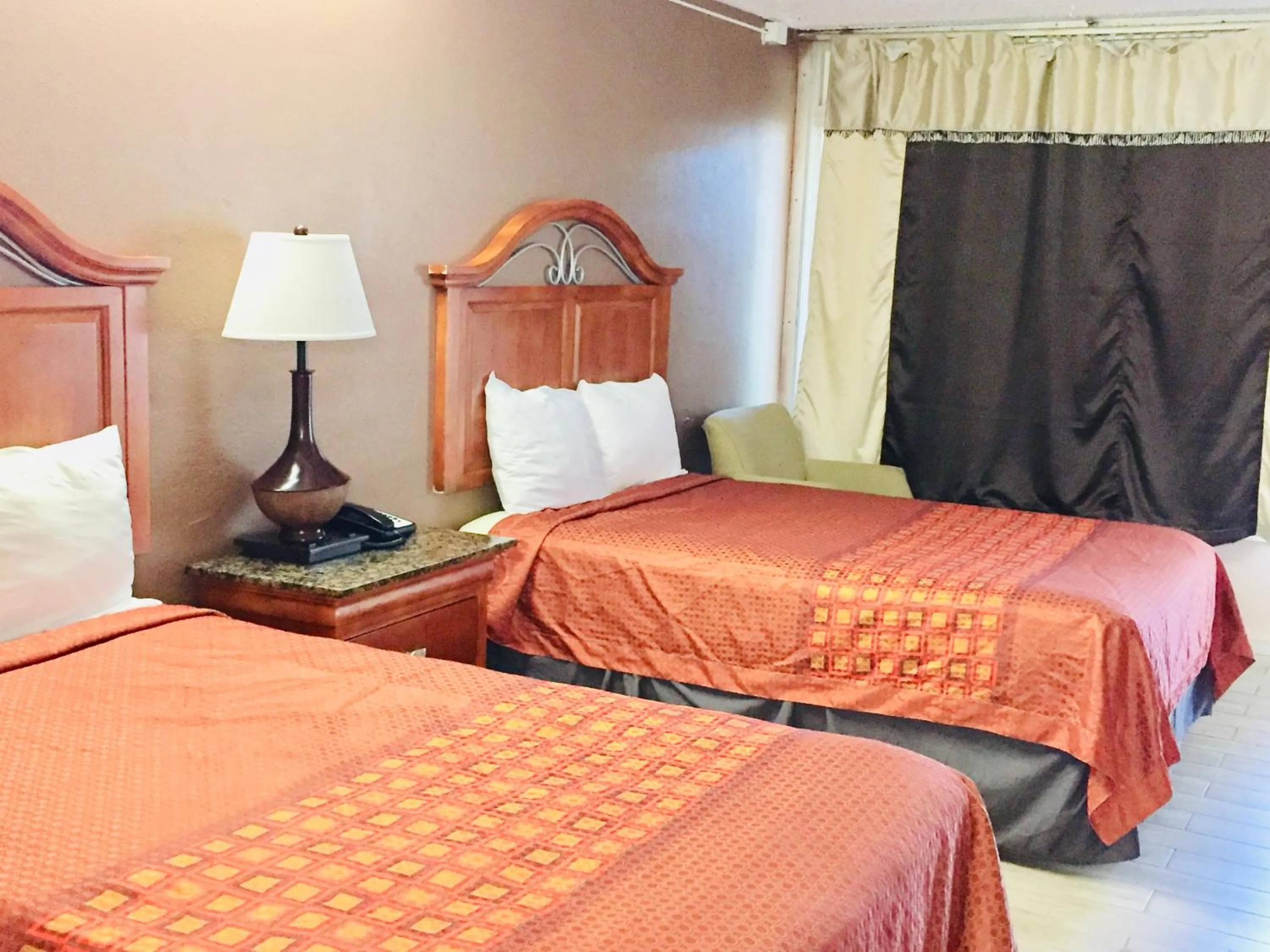Bed in Masters Inn