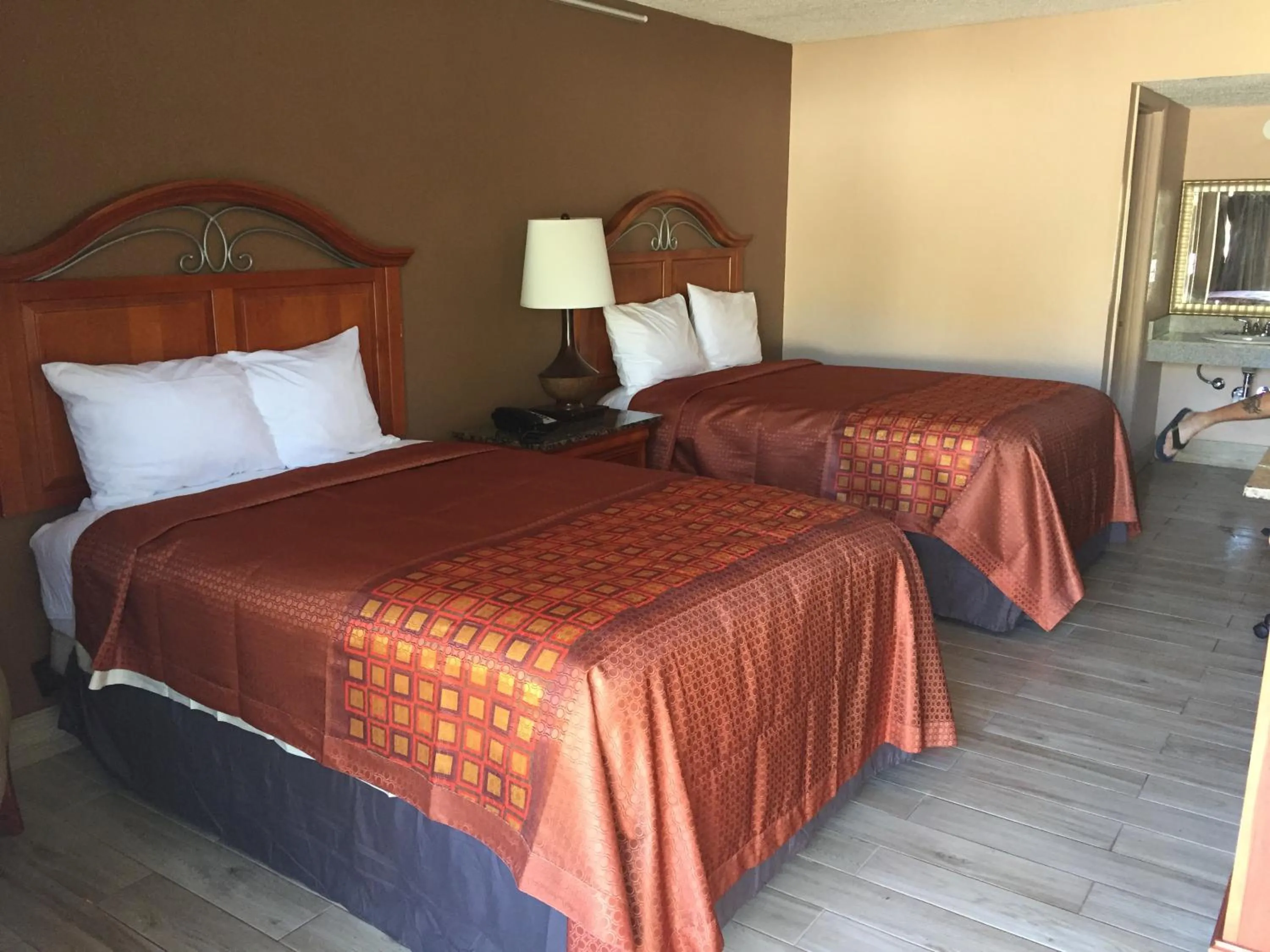 Bed in Masters Inn