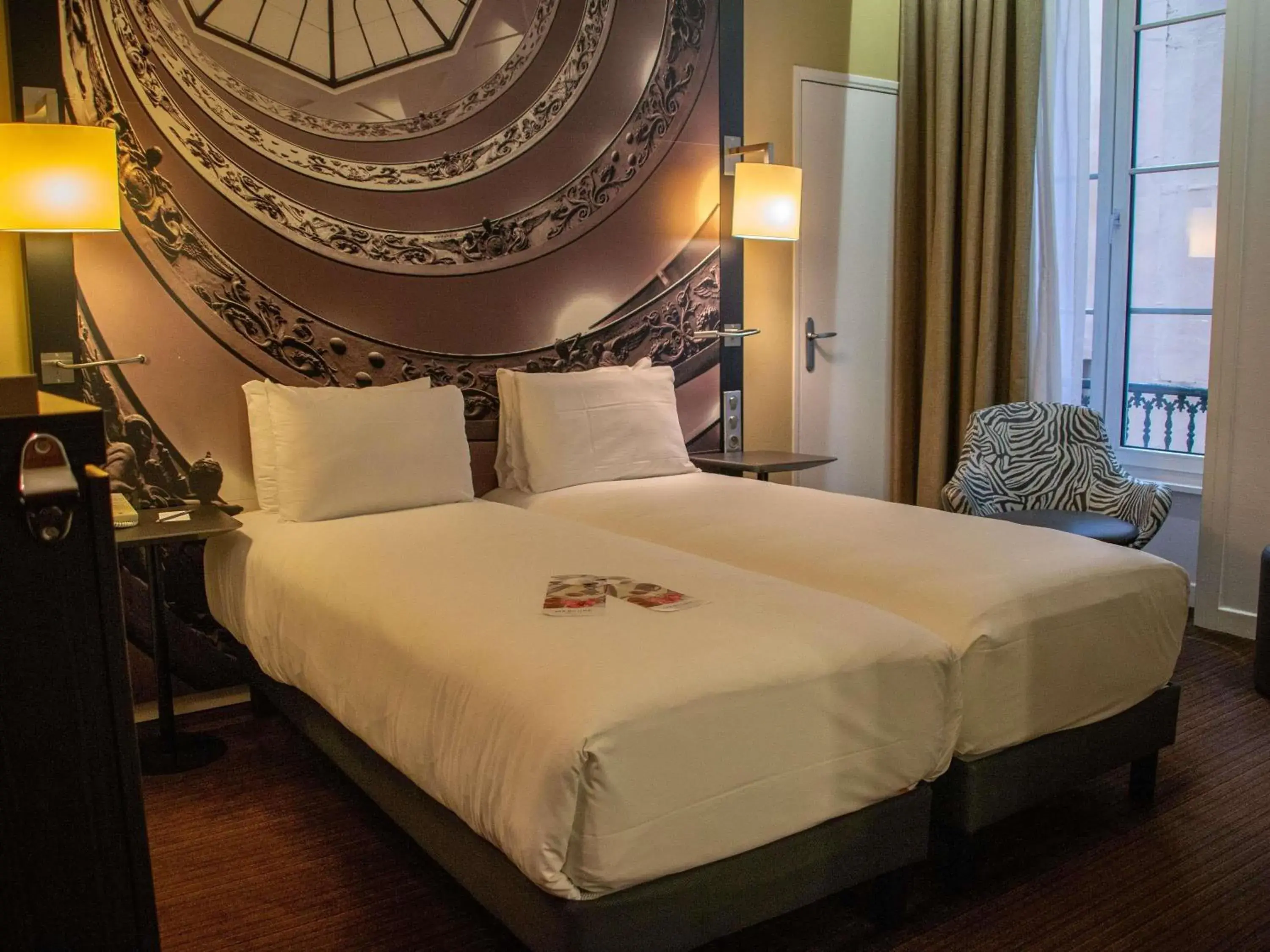 Bedroom, Bed in Mercure Lyon Centre Beaux-Arts Bedroom, Bed in Mercure Lyon Centre Beaux-Arts