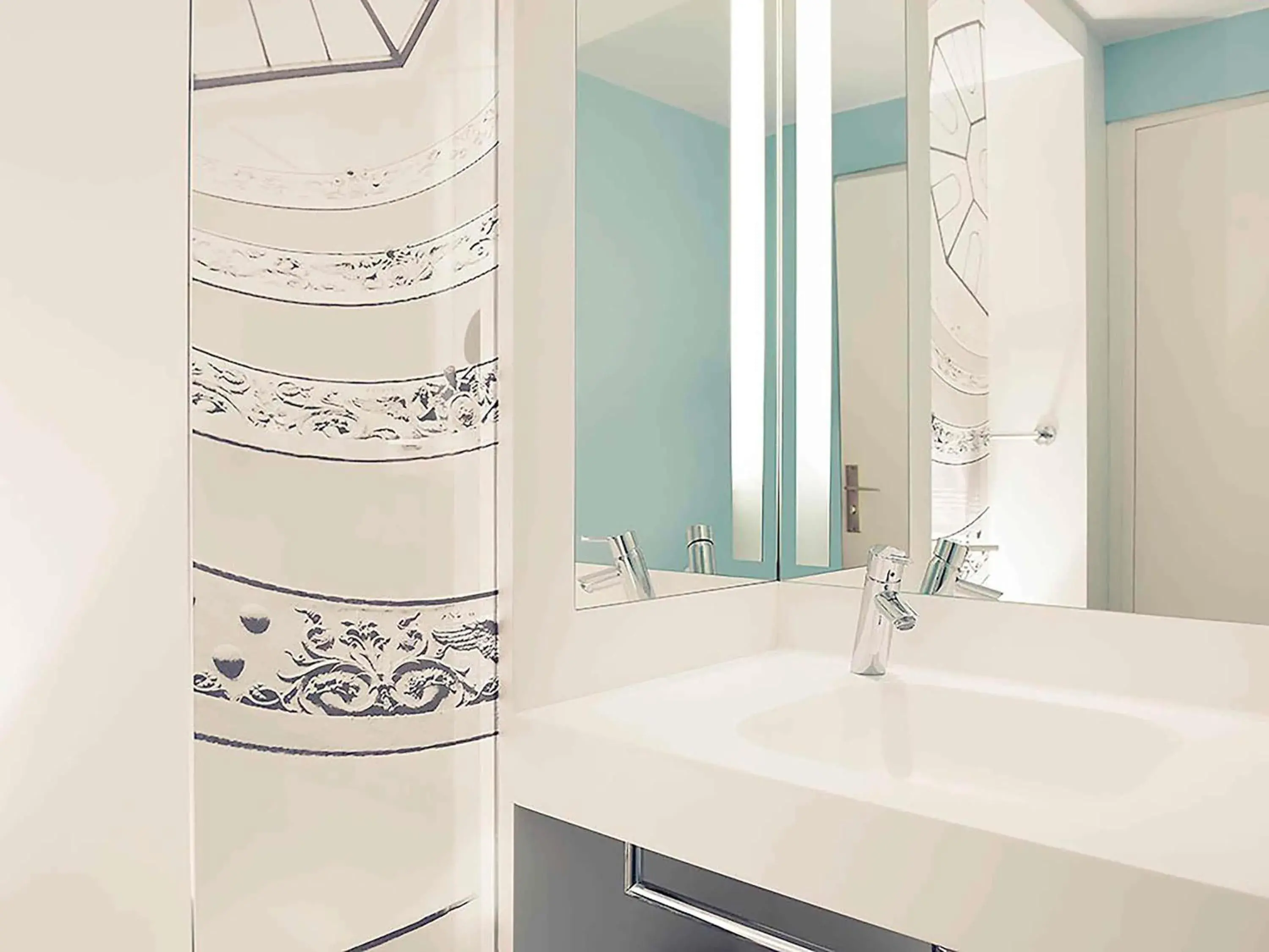 Bedroom in Mercure Lyon Centre Beaux-Arts Bedroom in Mercure Lyon Centre Beaux-Arts