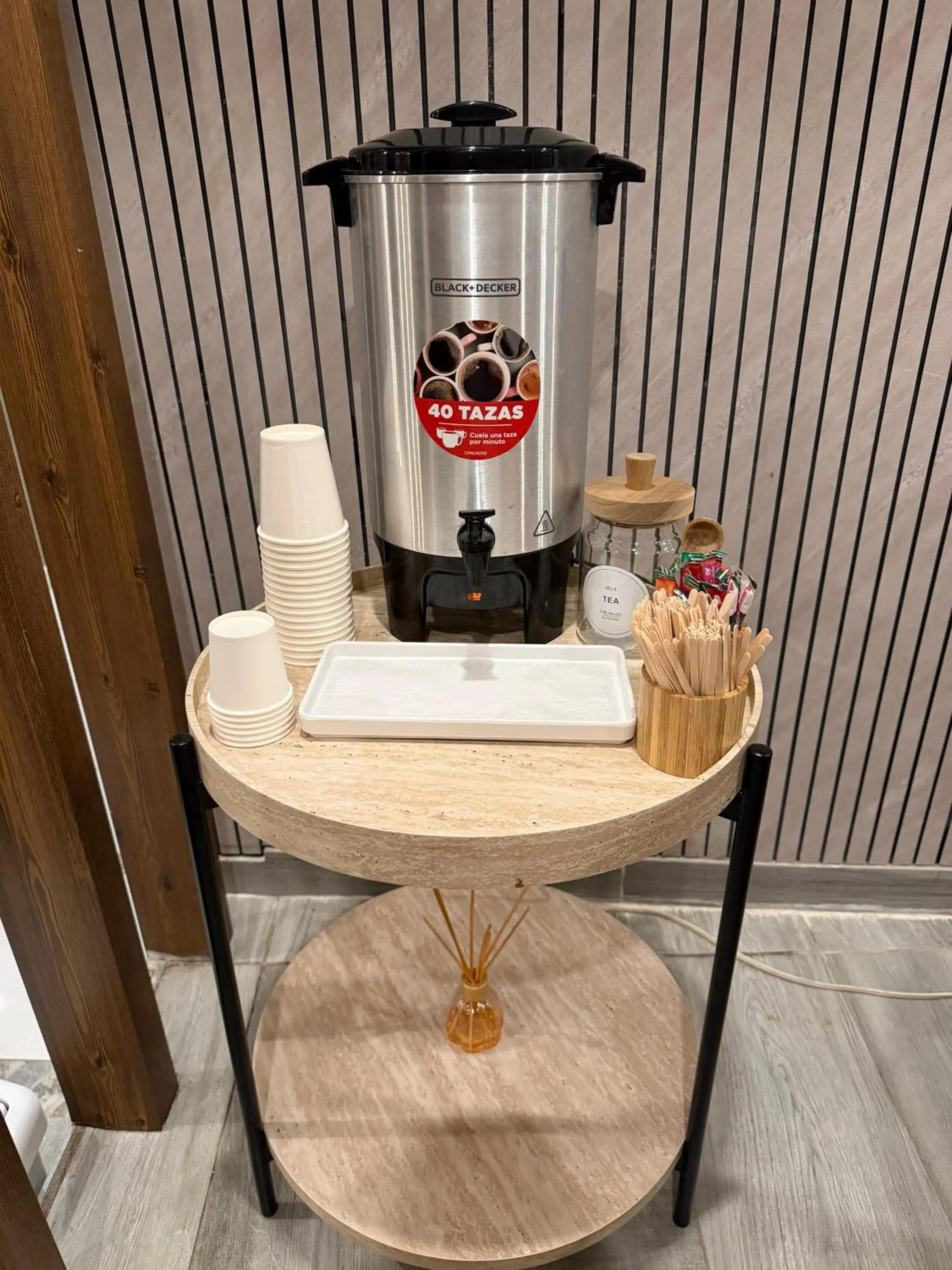 Coffee/tea facilities in Ivootel