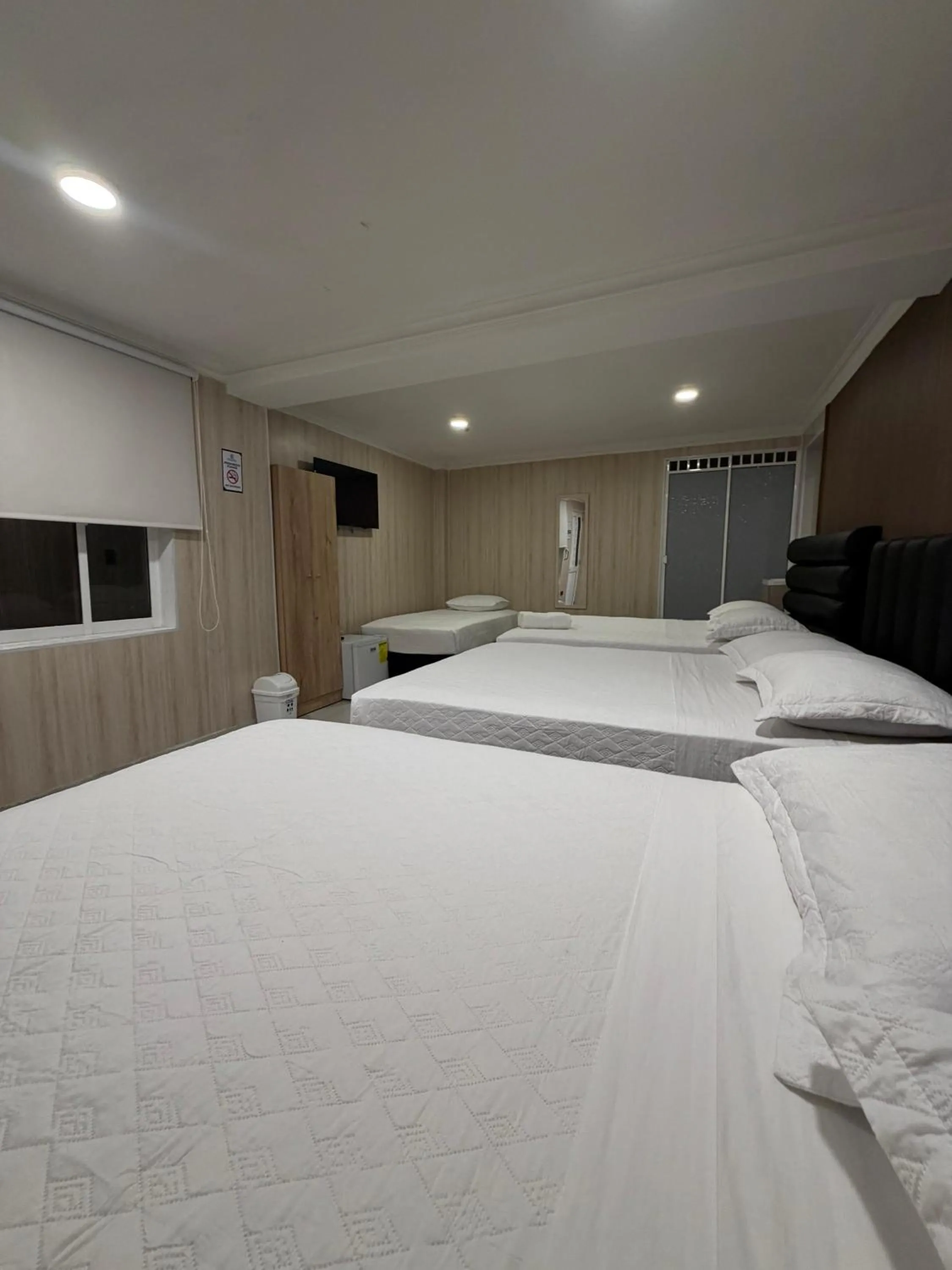 Photo of the whole room, Bed in Ivootel