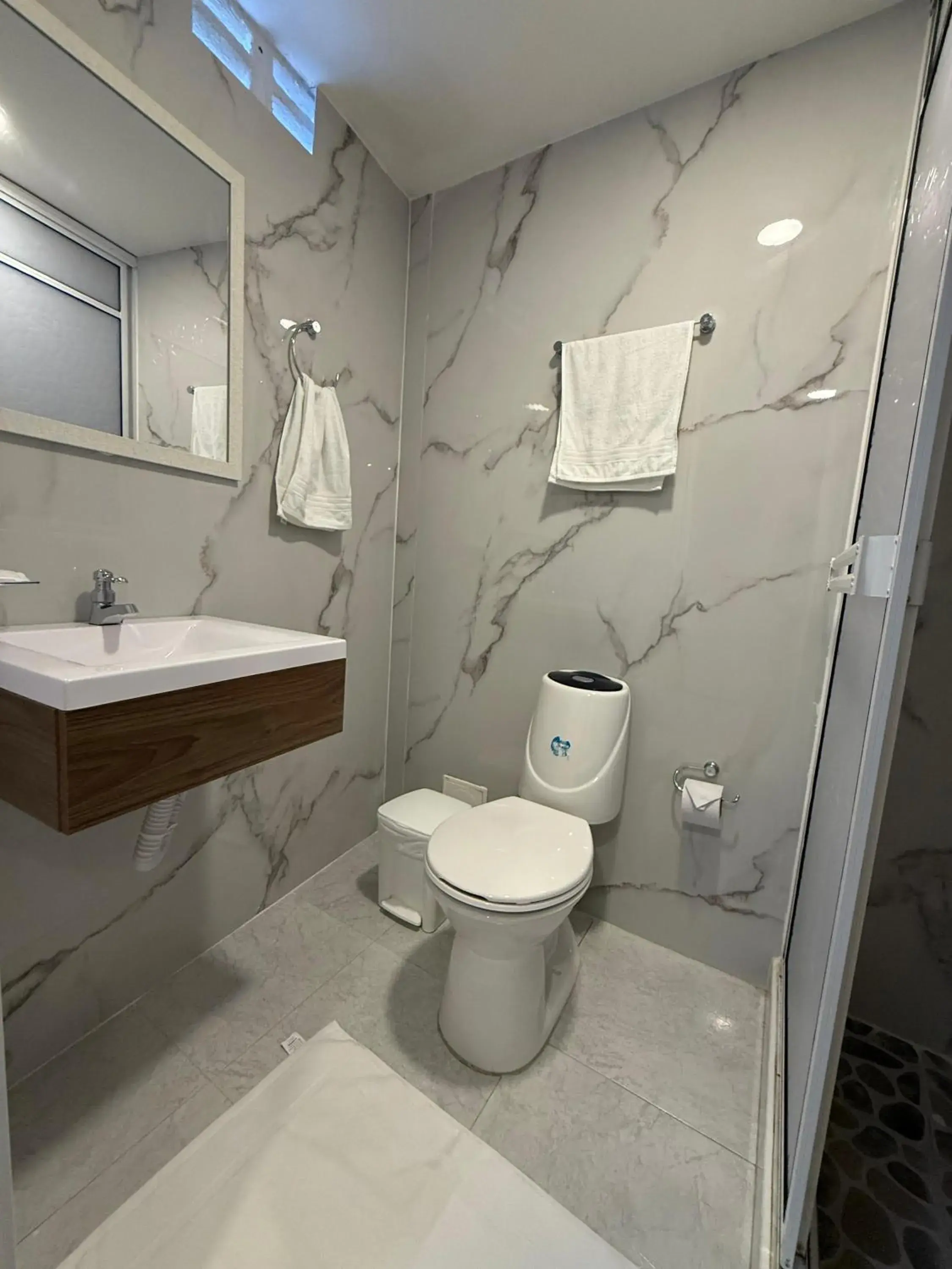 Double Room with Private Bathroom in Ivootel Double Room with Private Bathroom in Ivootel