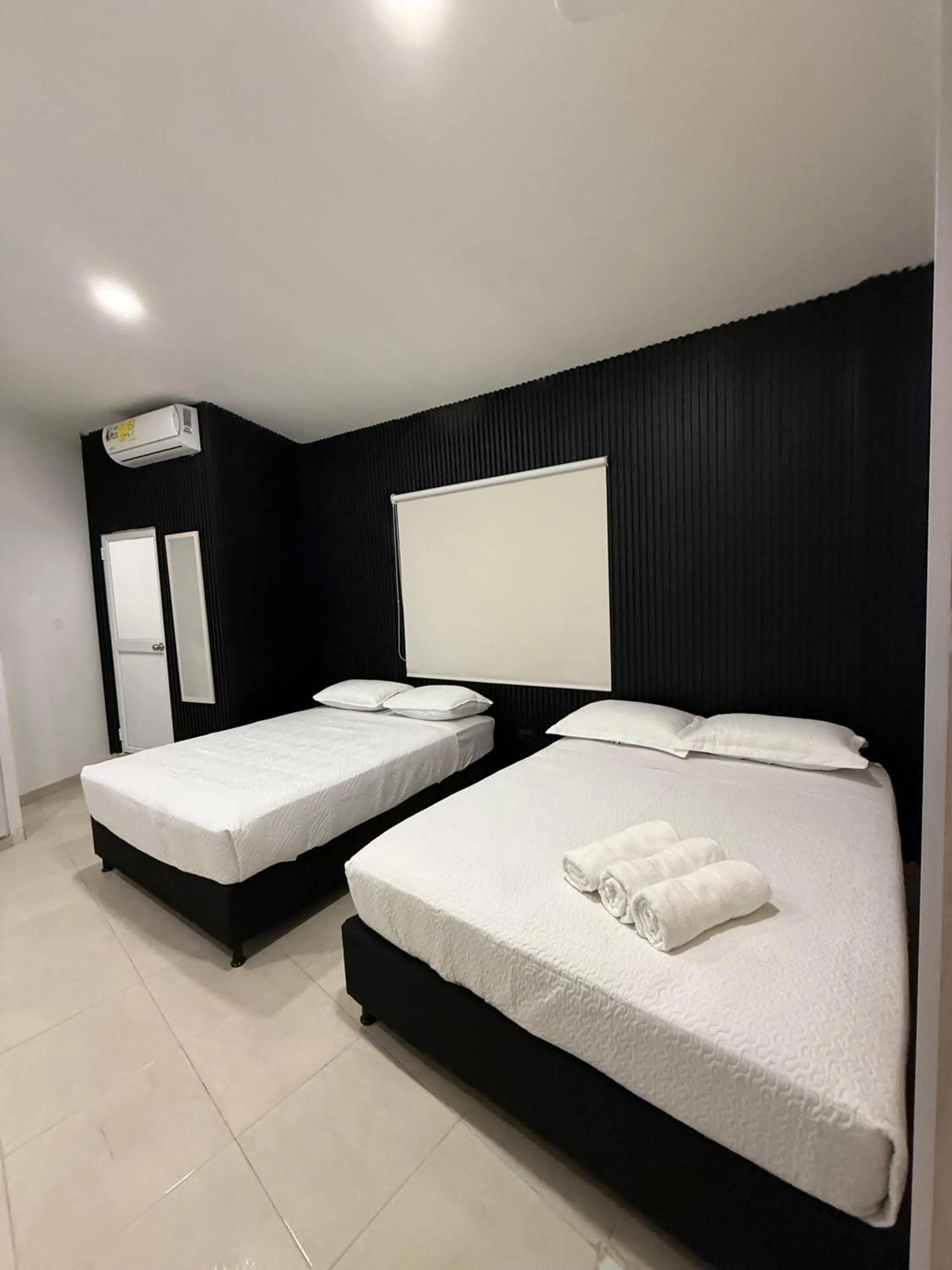 Photo of the whole room, Bed in Ivootel