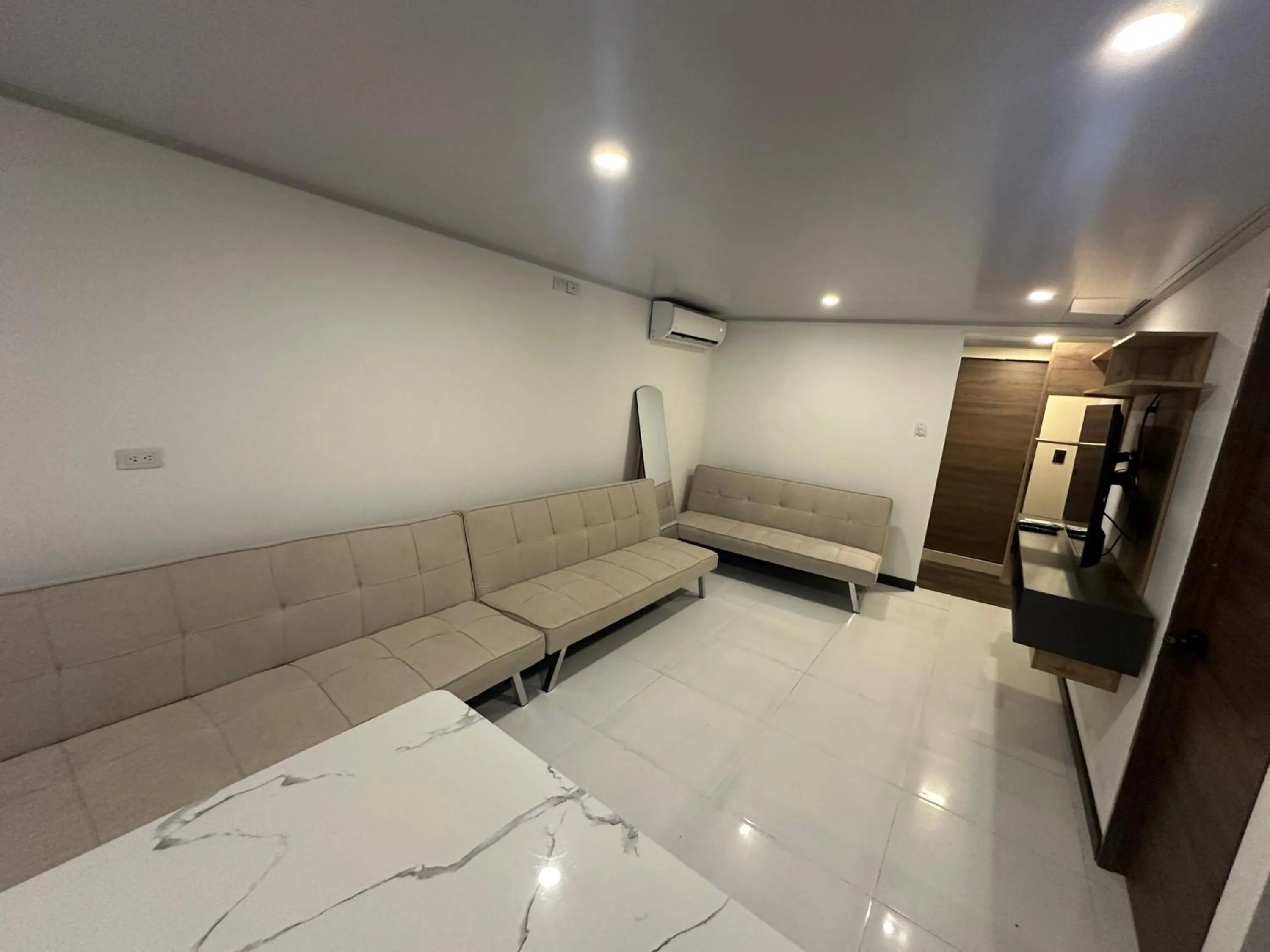 TV and multimedia in Ivootel