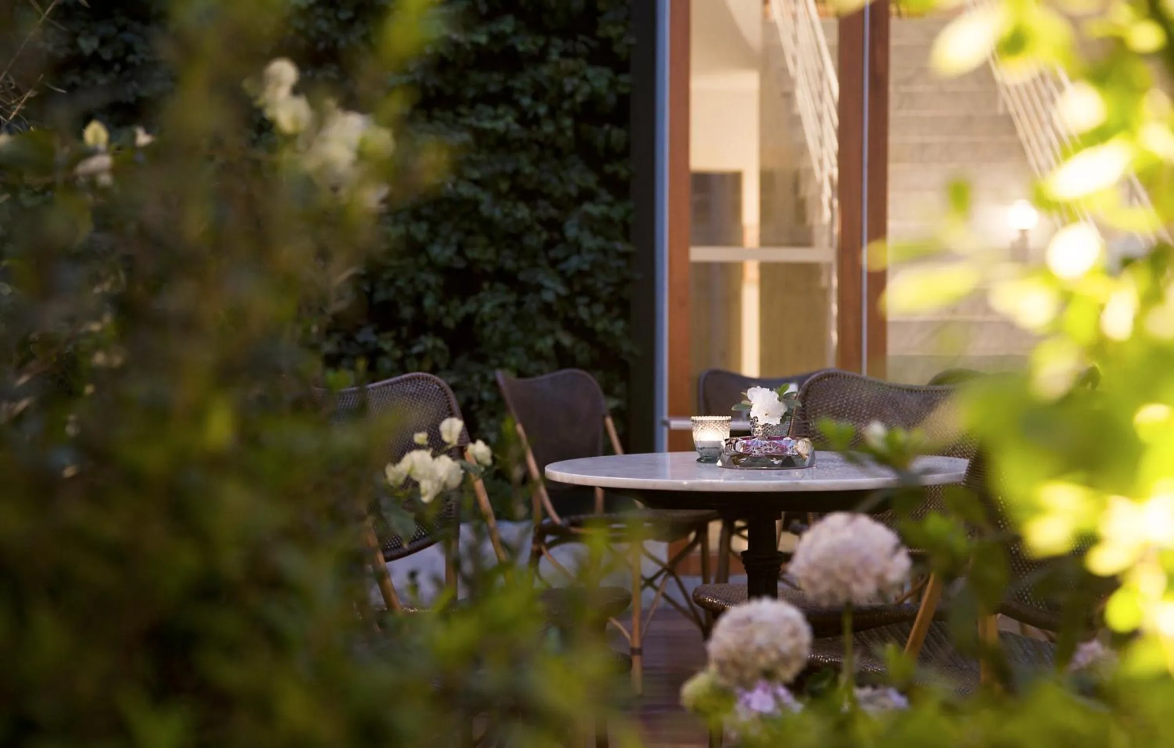 Restaurant/places to eat in Hotel B