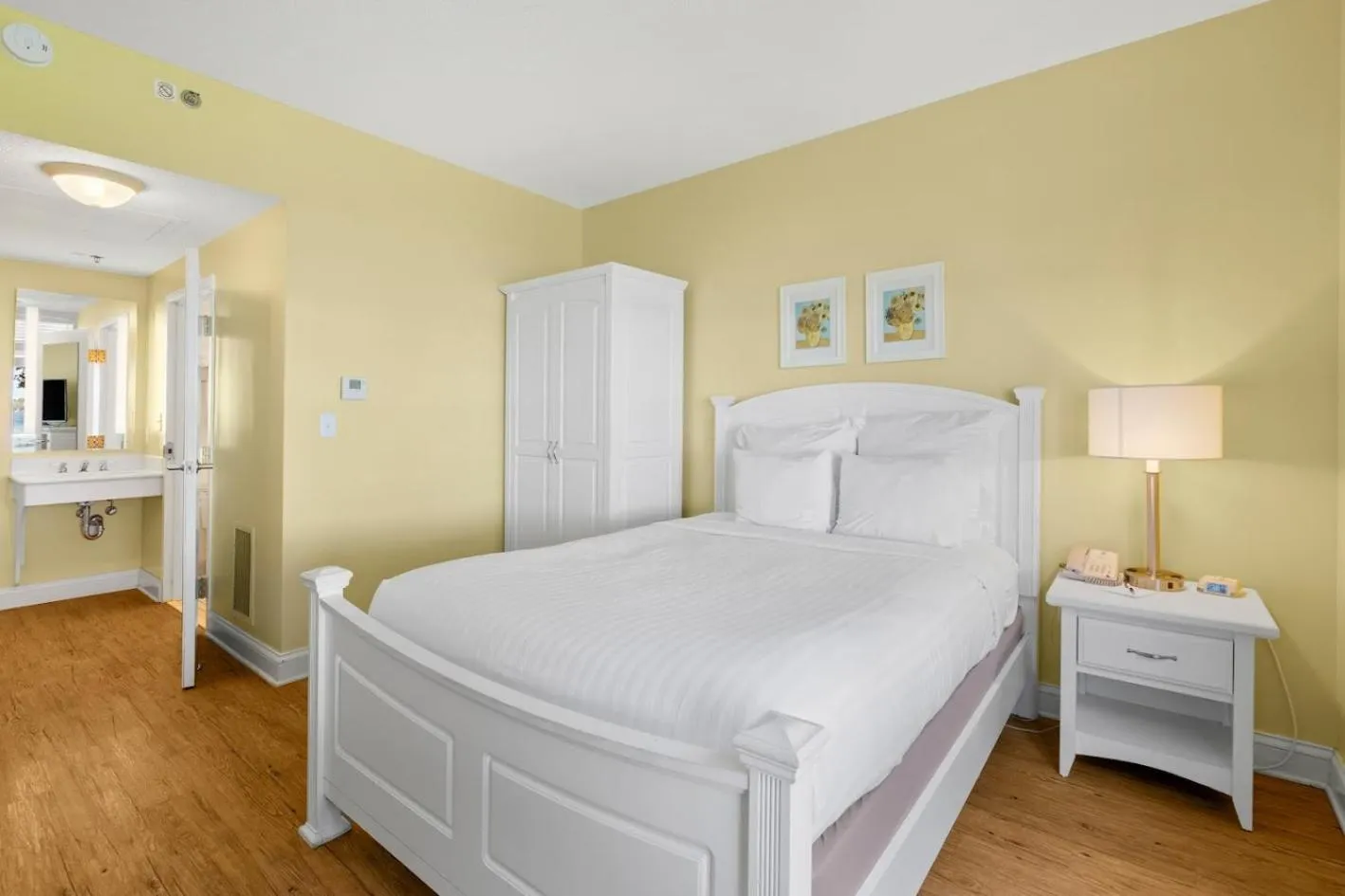 Bedroom, Bed in Oakwood Resort