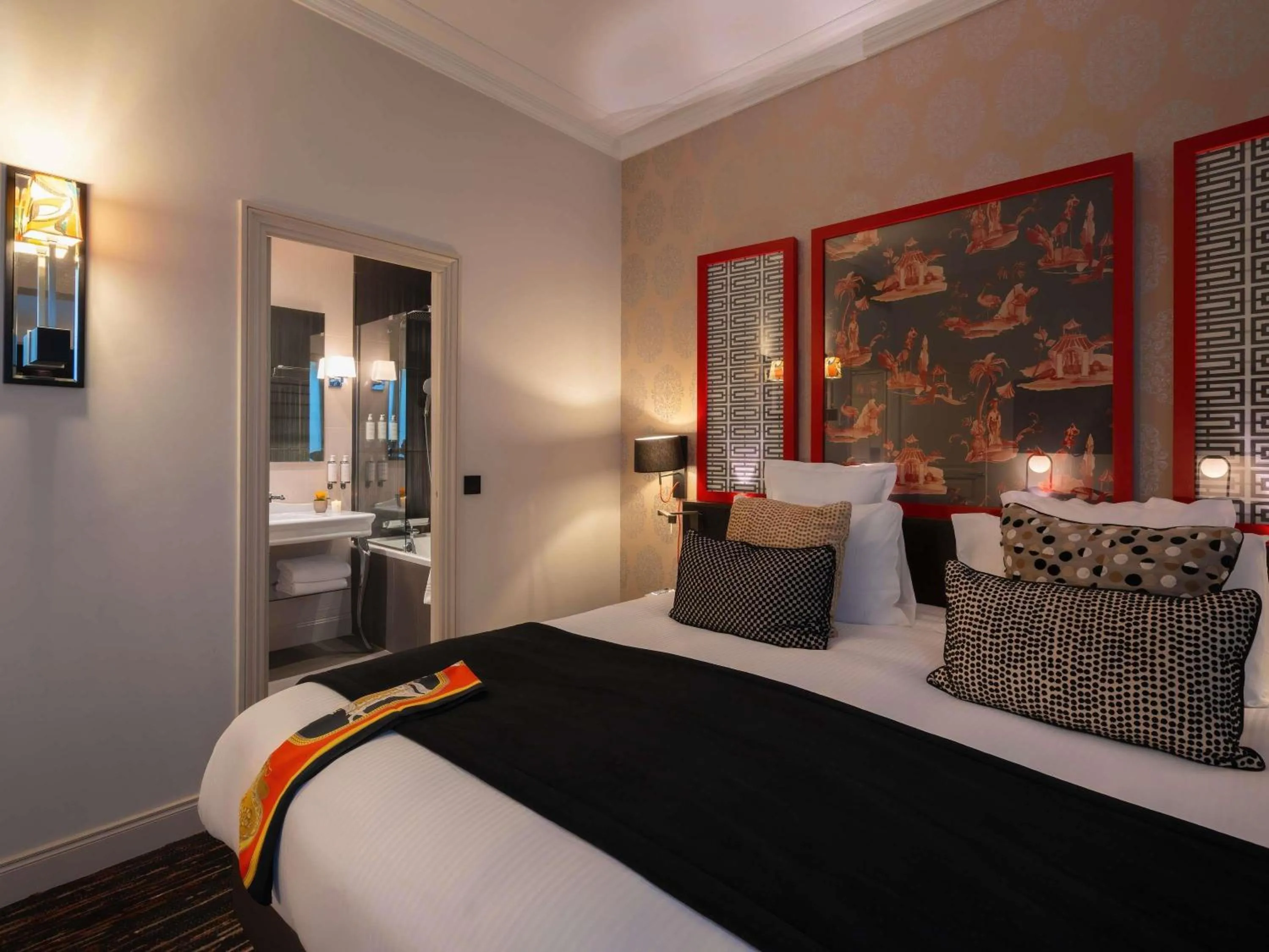 Bedroom, Bed in Le Stendhal Place Vendôme Hotel Paris - MGallery Collection