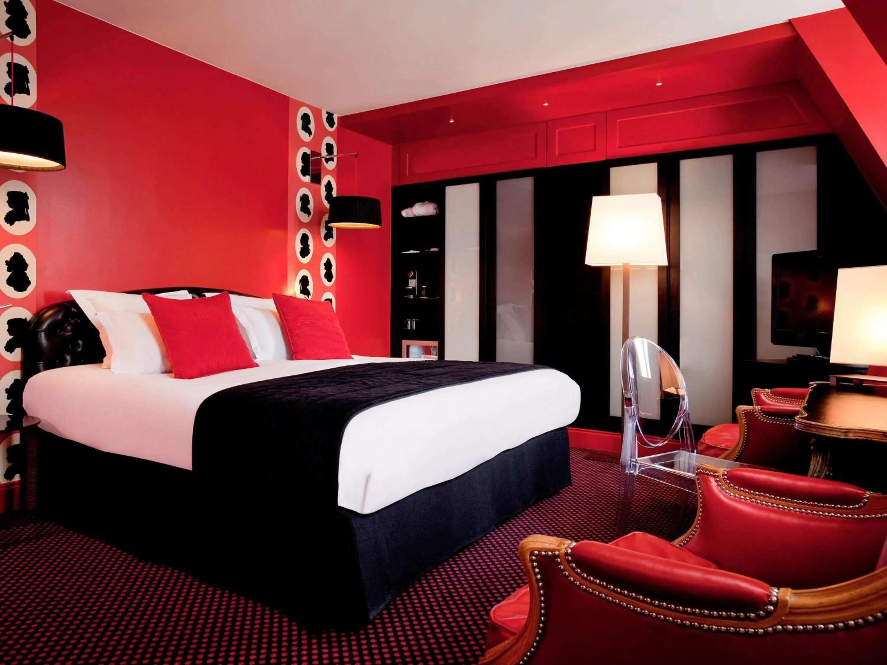 Photo of the whole room, Bed in Le Stendhal Place Vendôme Hotel Paris - MGallery Collection