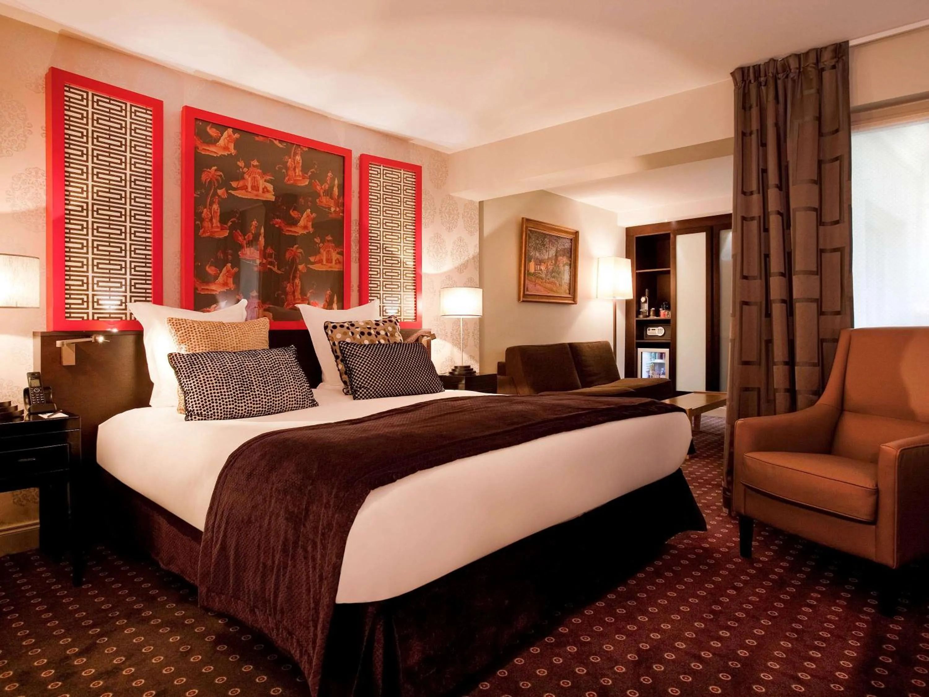 Photo of the whole room, Bed in Le Stendhal Place Vendôme Hotel Paris - MGallery Collection