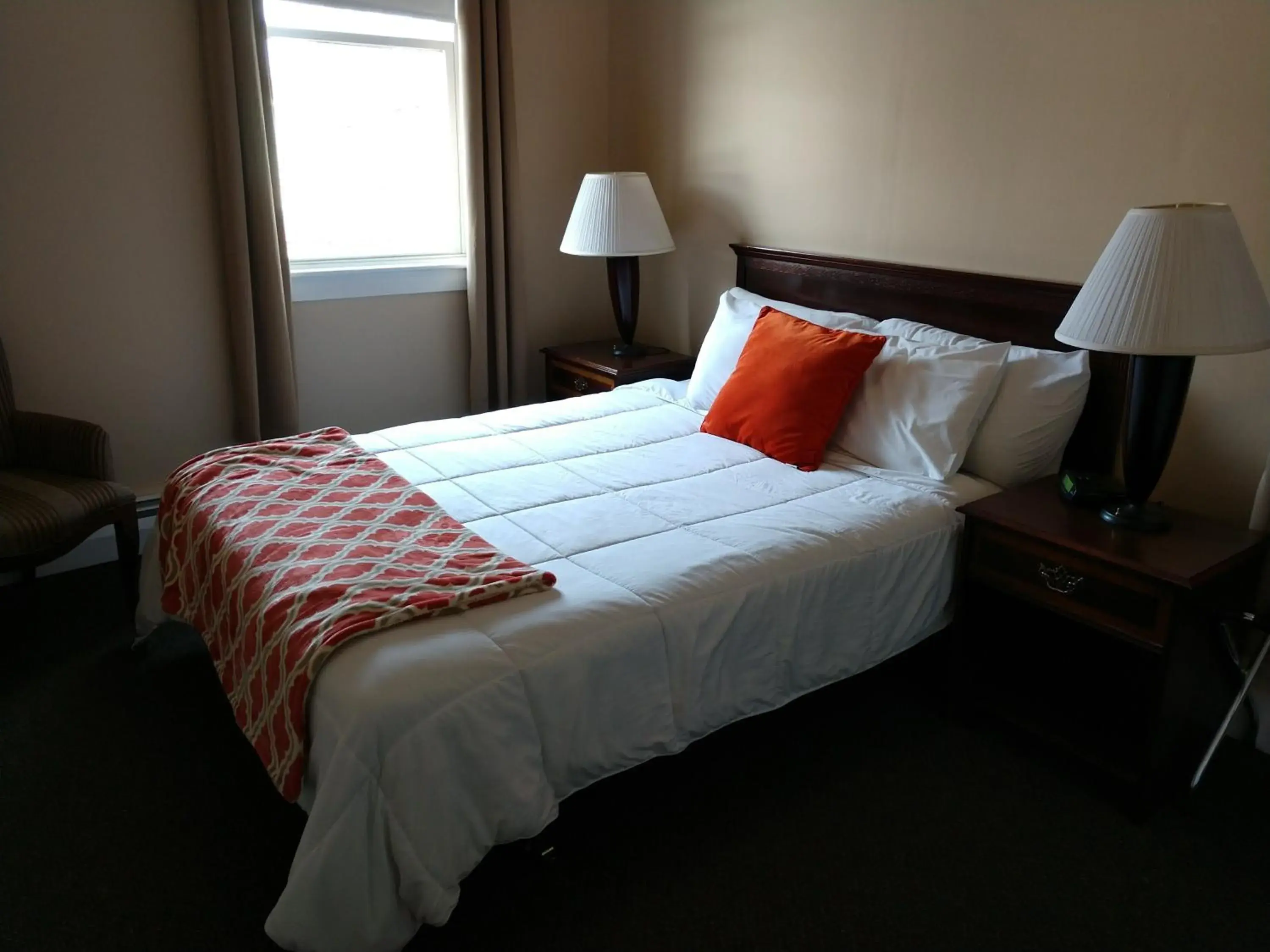 Bed in Hotel Wayne Bed in Hotel Wayne