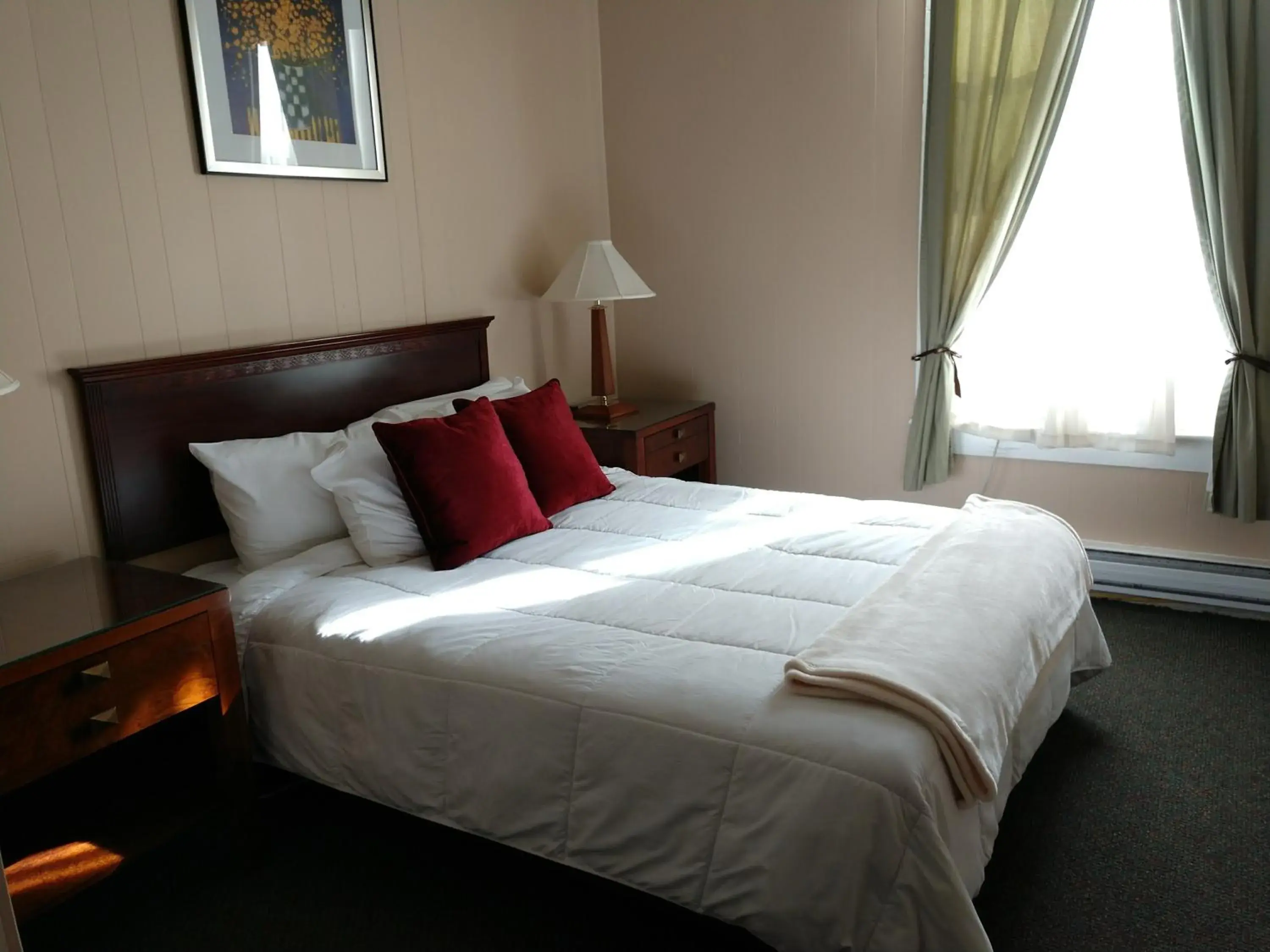 Bed in Hotel Wayne Bed in Hotel Wayne