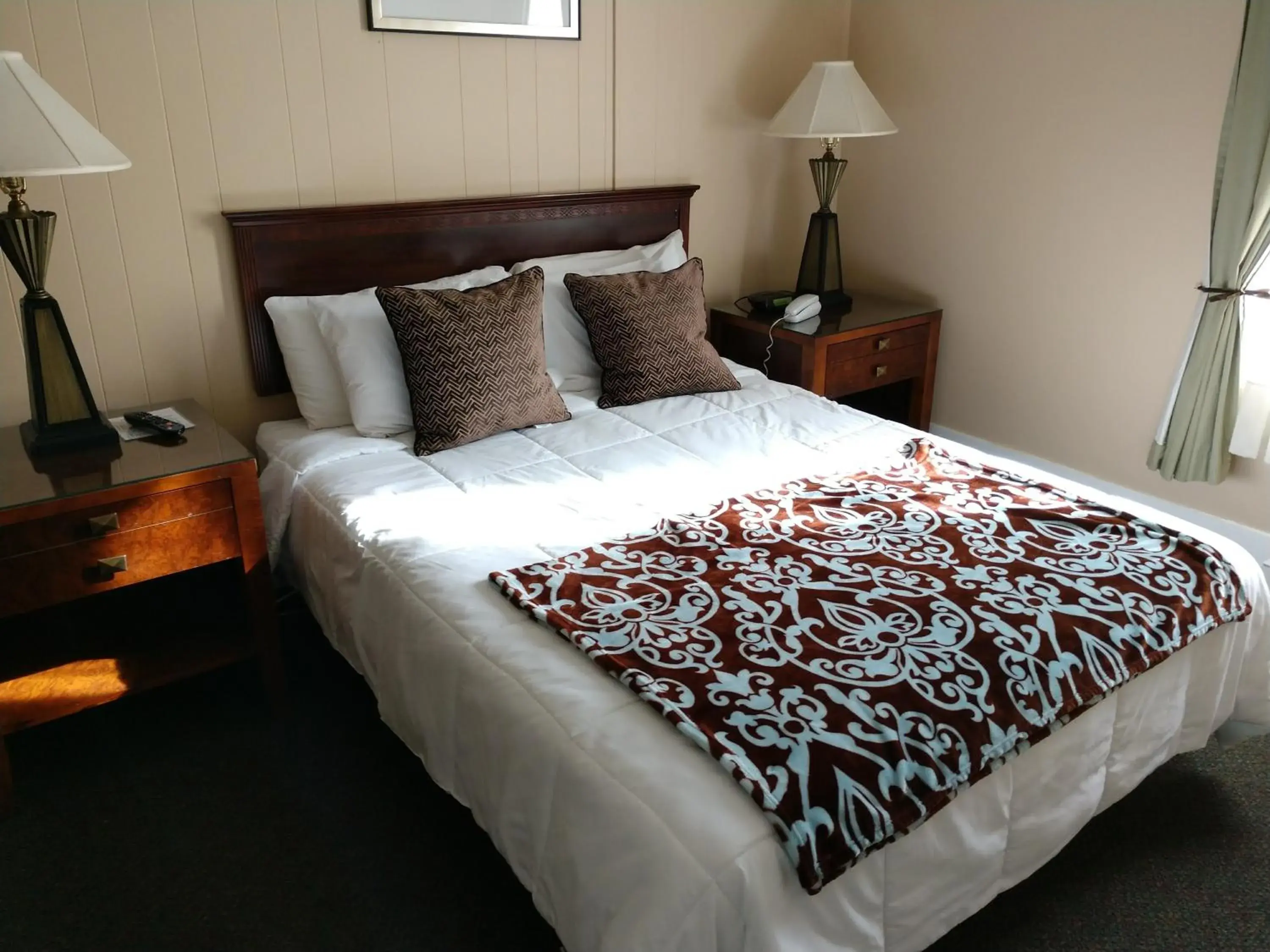 Bed in Hotel Wayne Bed in Hotel Wayne