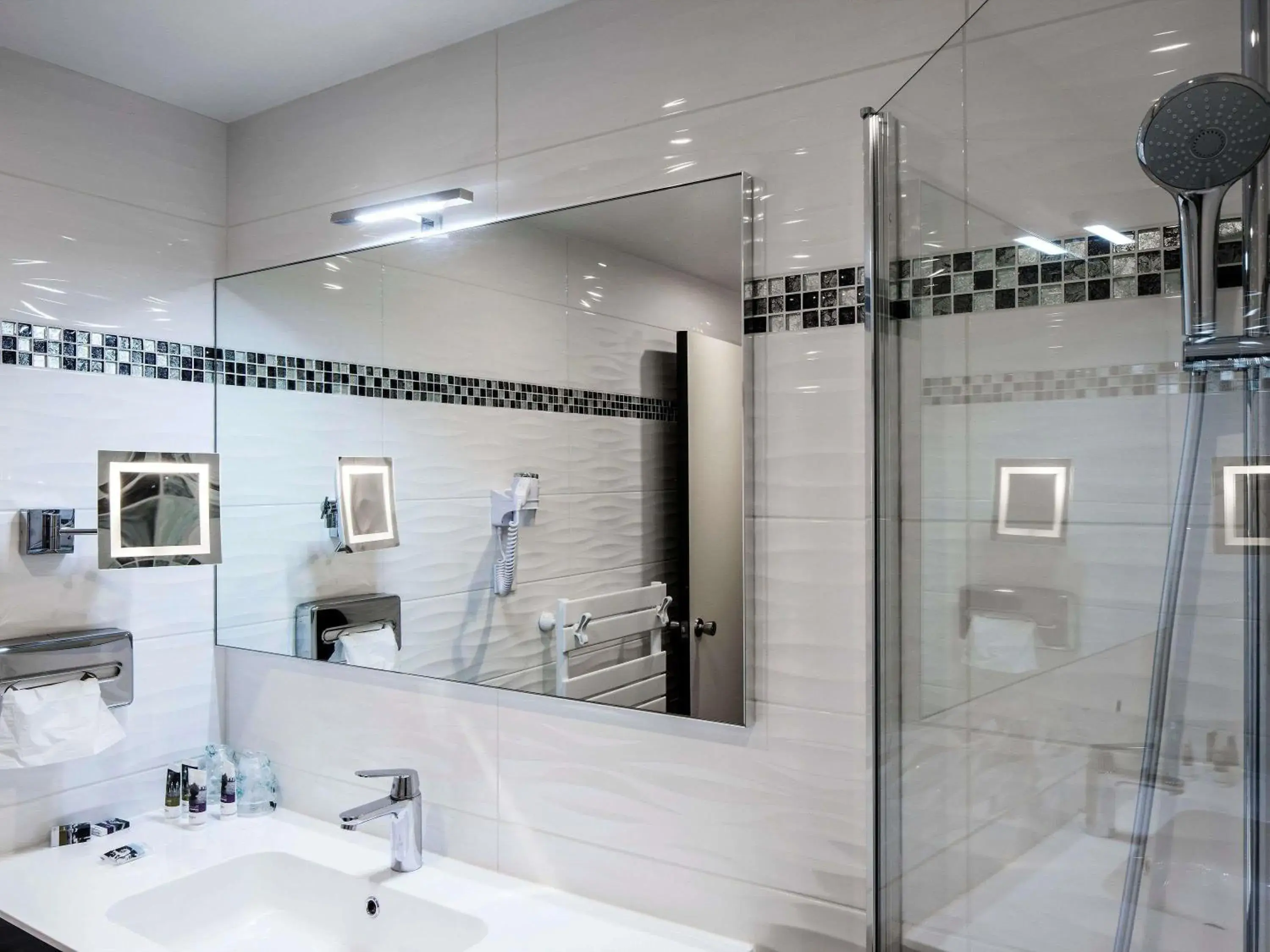 Bedroom in Mercure Mont Saint Michel Bedroom in Mercure Mont Saint Michel