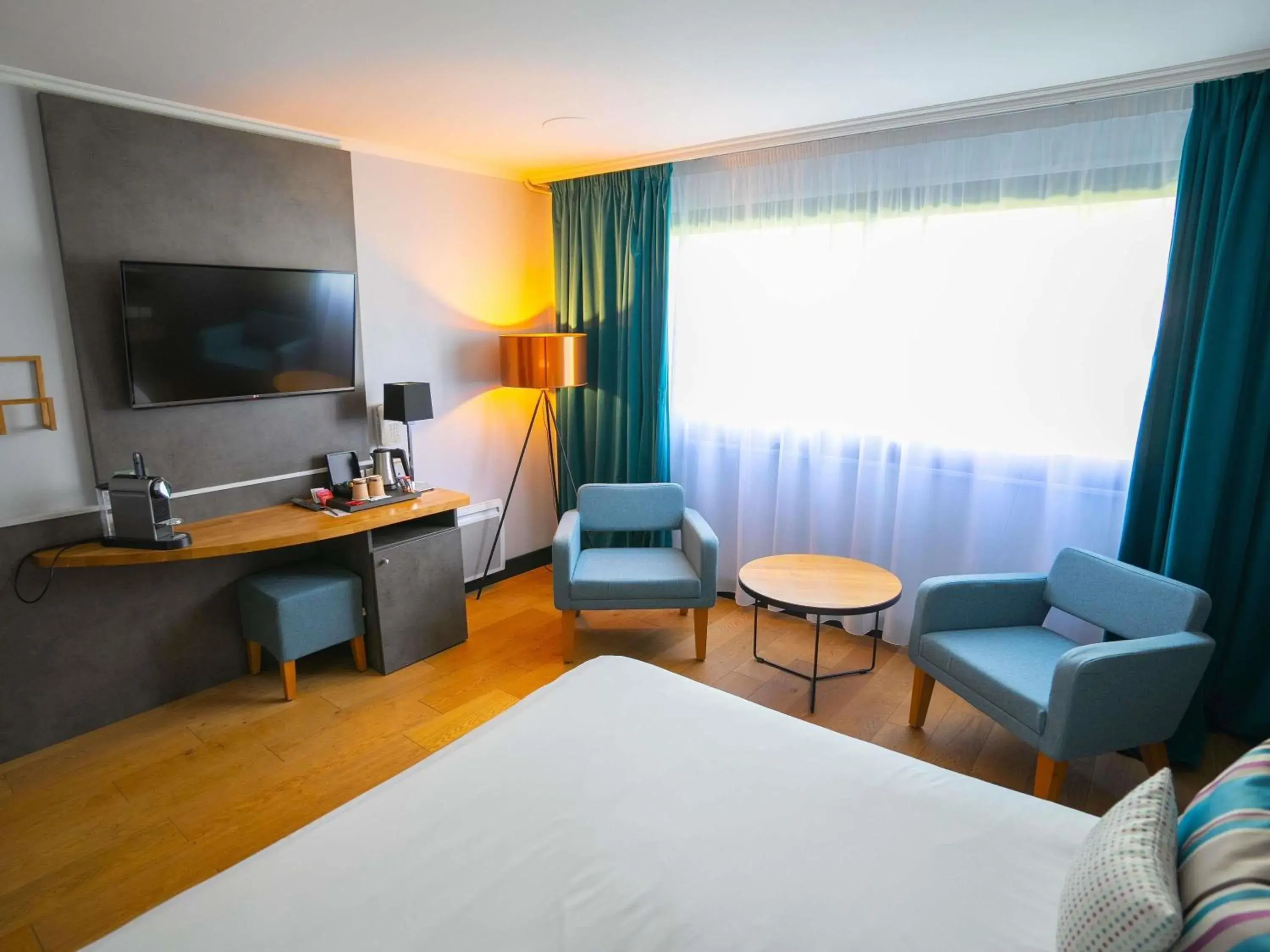 Bedroom, Bed in Mercure Mont Saint Michel Bedroom, Bed in Mercure Mont Saint Michel