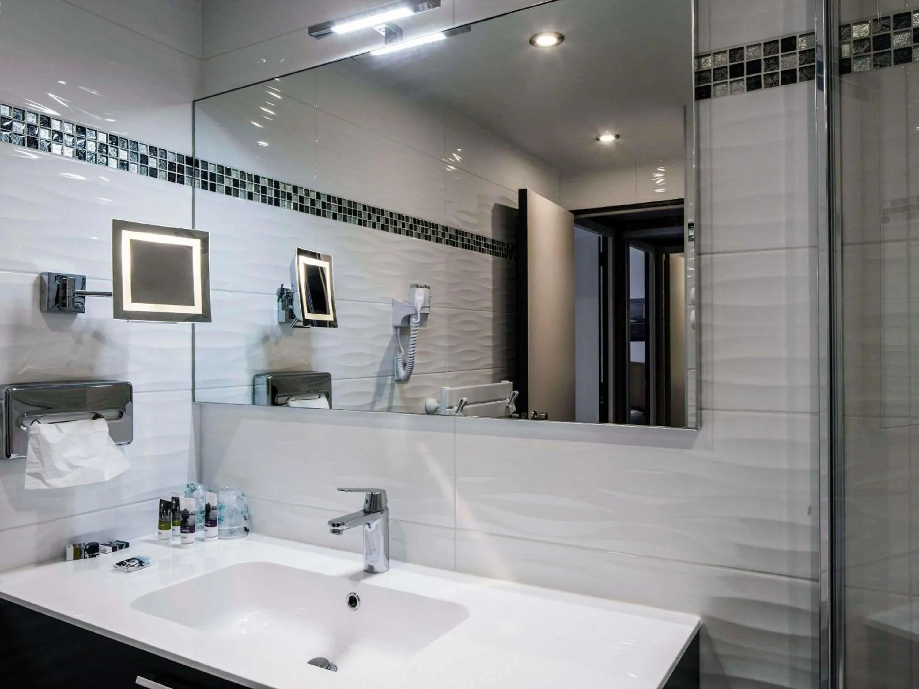 Bedroom in Mercure Mont Saint Michel Bedroom in Mercure Mont Saint Michel