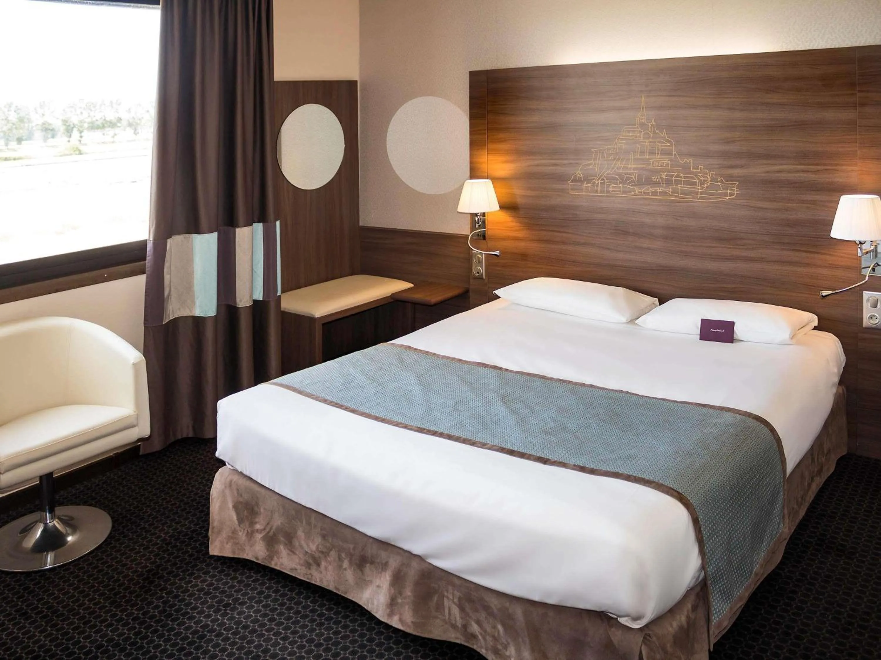 Bedroom, Bed in Mercure Mont Saint Michel