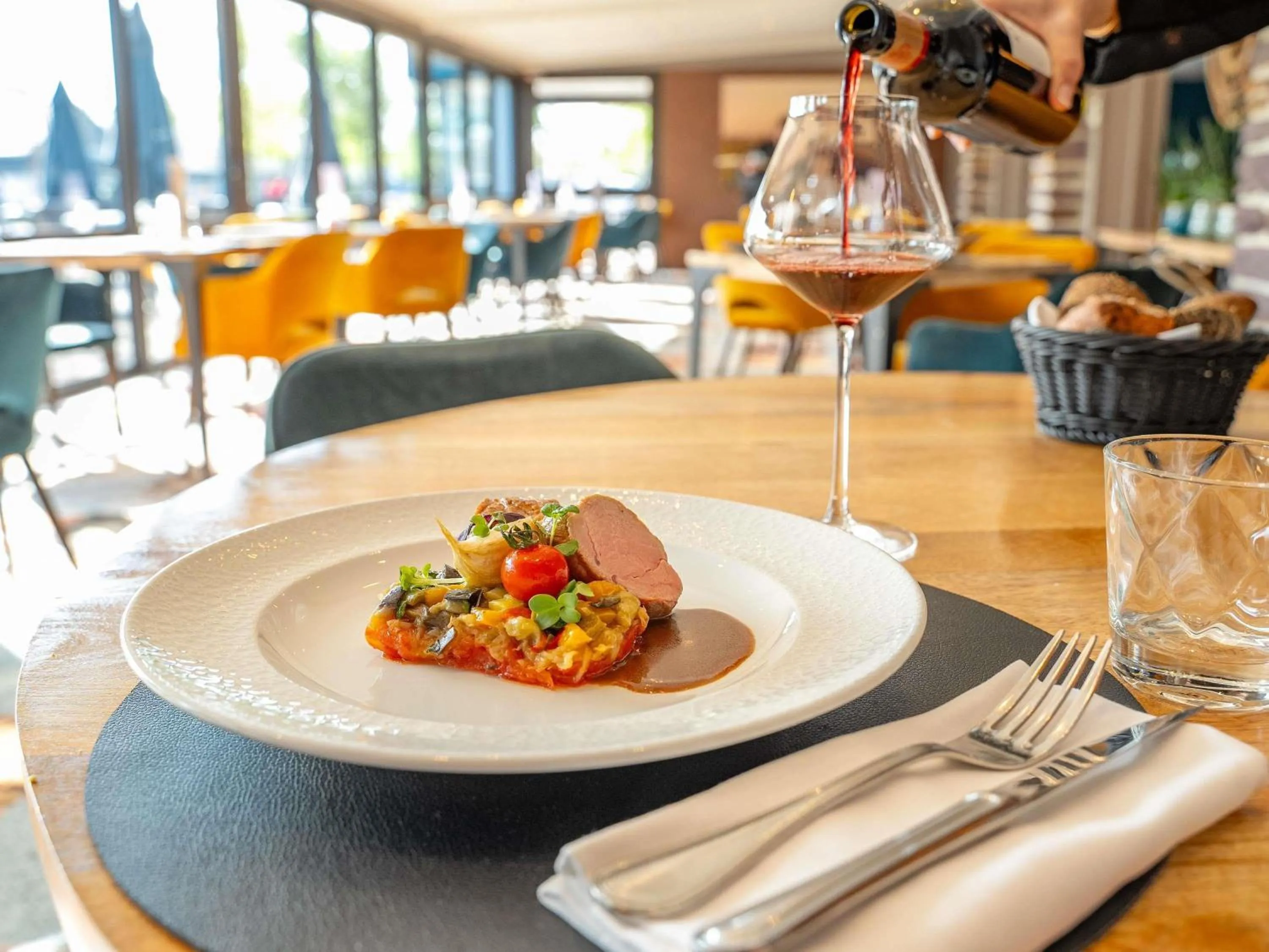 Restaurant/places to eat in Mercure Mont Saint Michel