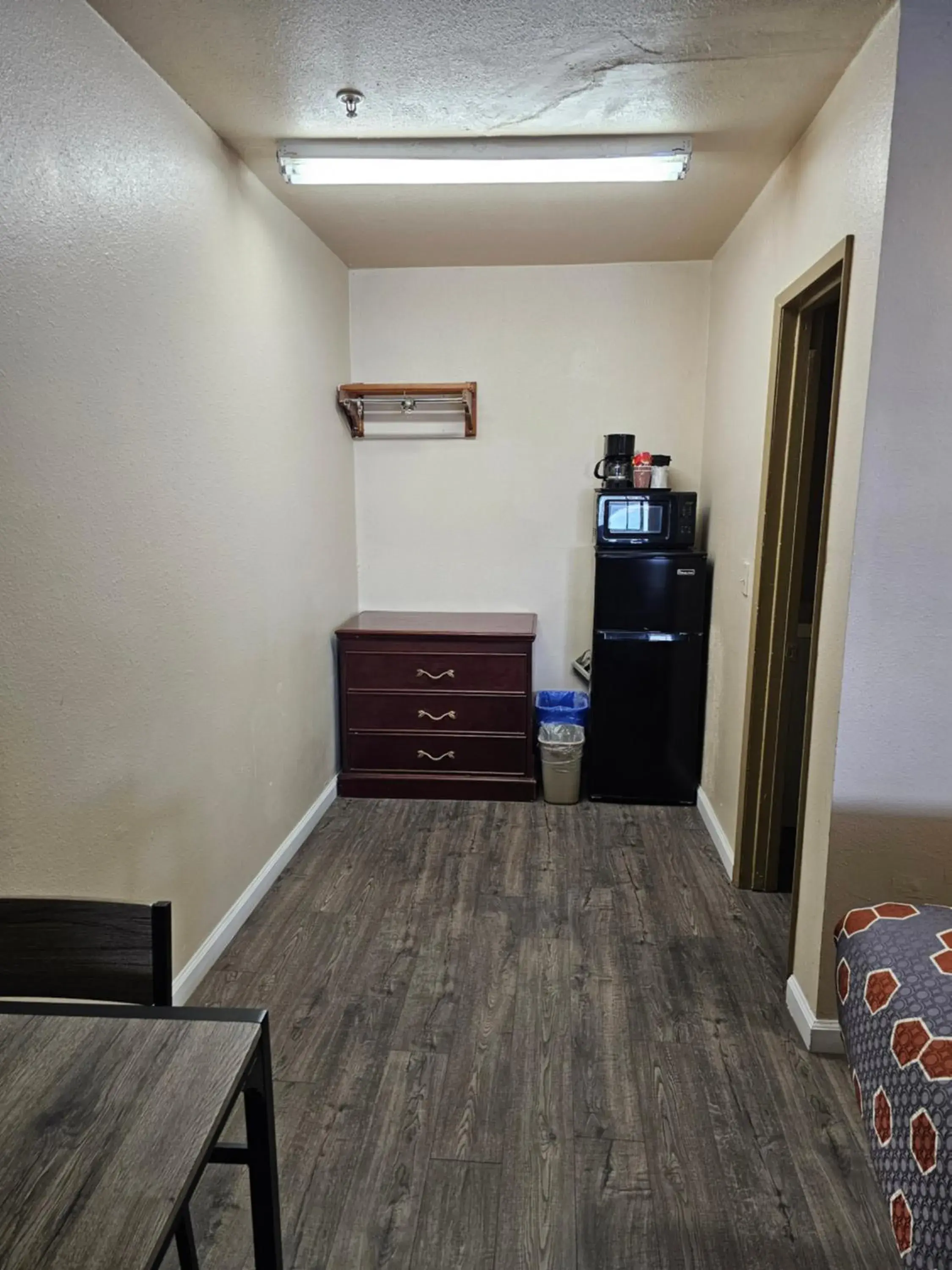 Bedroom in California Suites Motel Bedroom in California Suites Motel