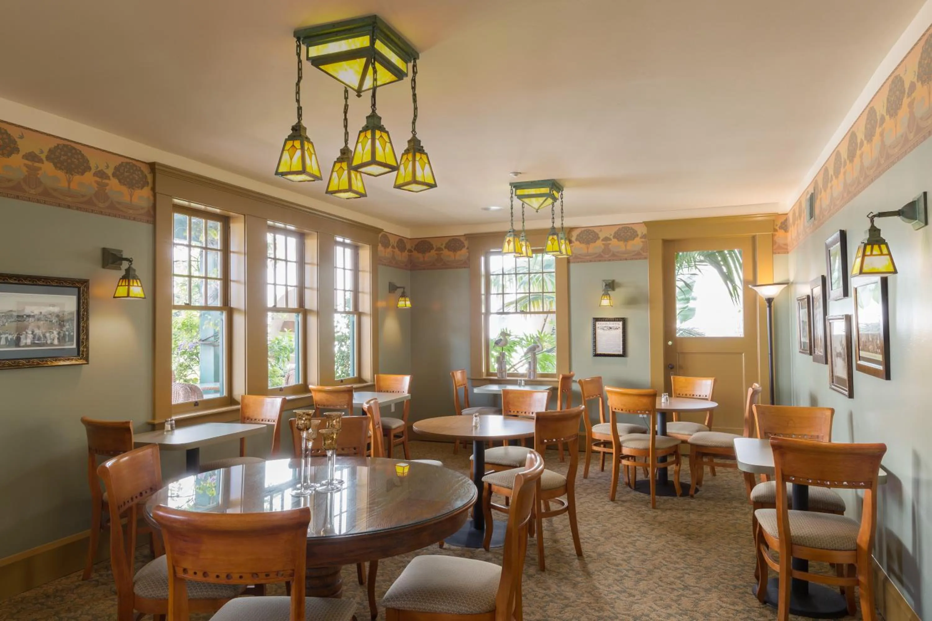 Food and drinks in 1906 Lodge