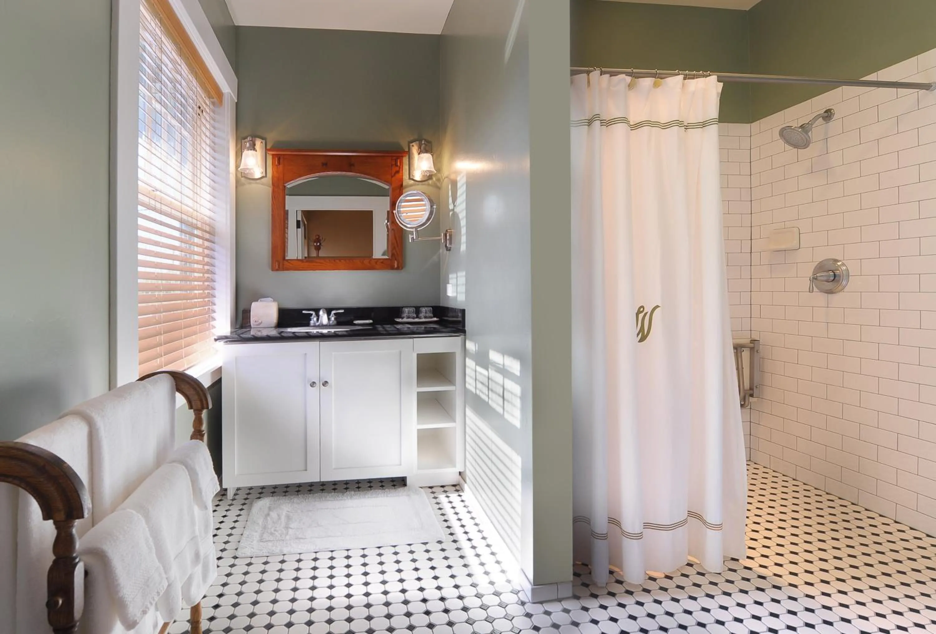 Shower in 1906 Lodge