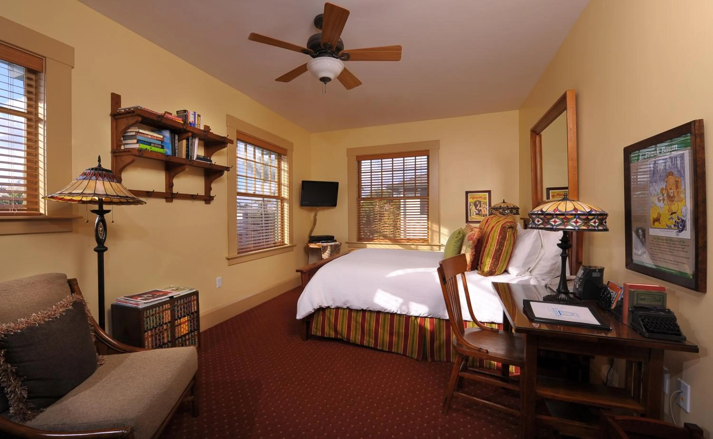 Bedroom, Bed in 1906 Lodge