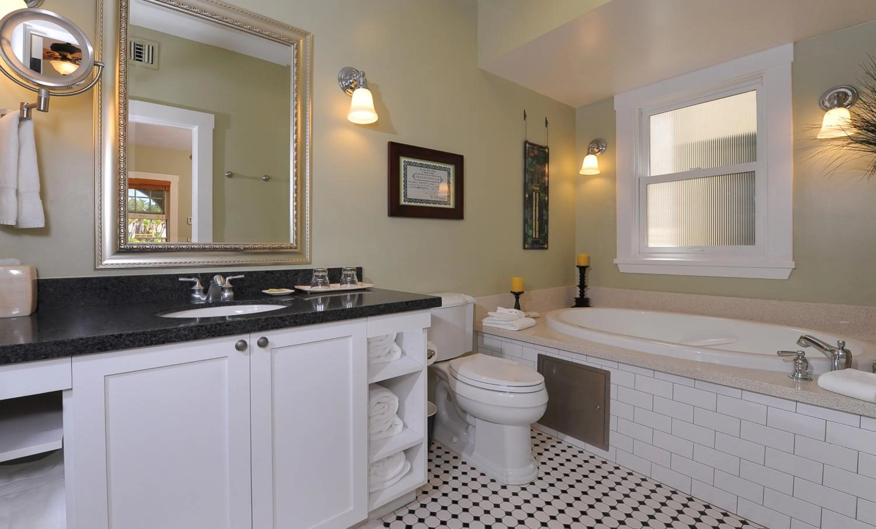 Hot Tub in 1906 Lodge