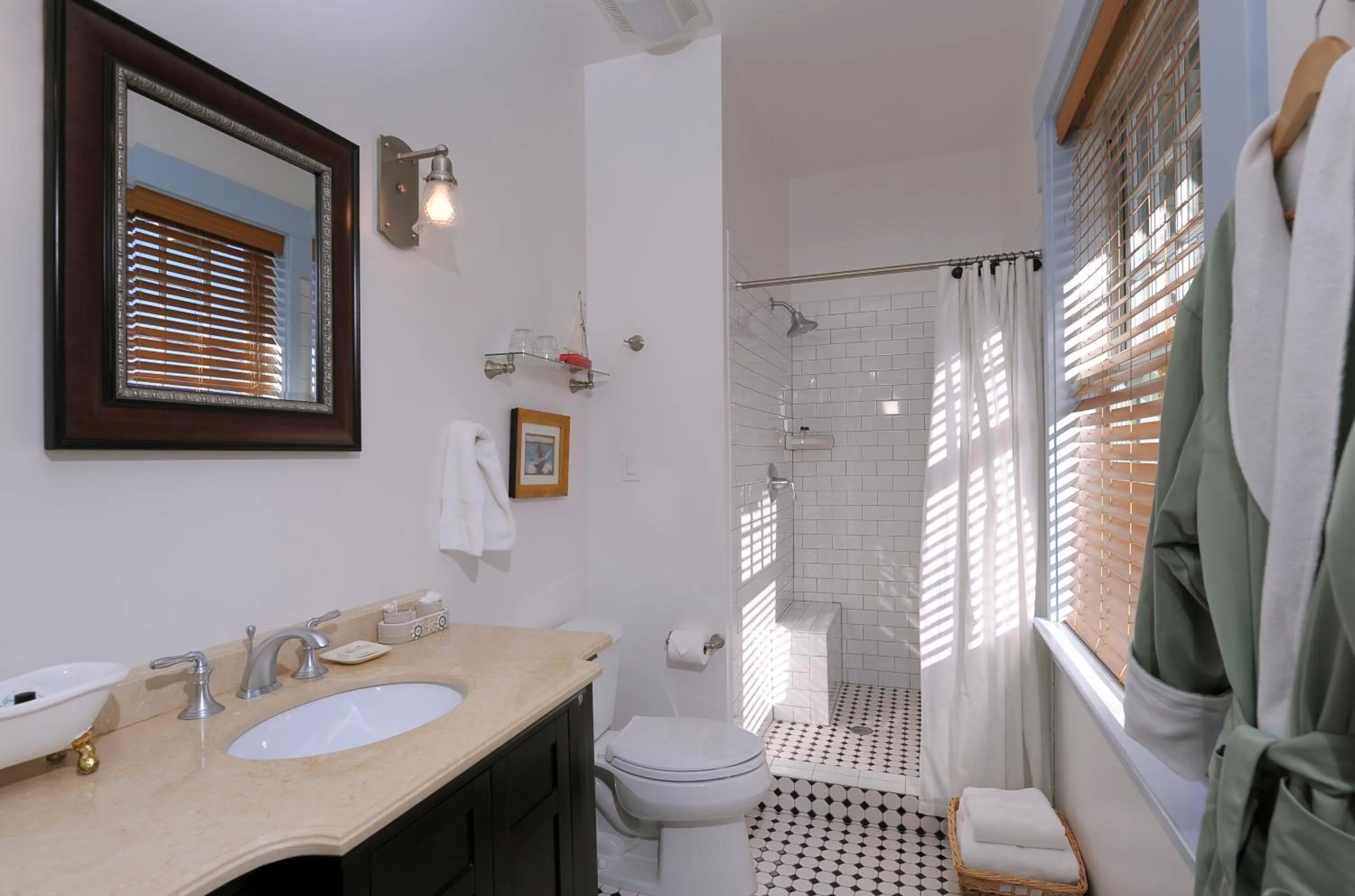 Shower in 1906 Lodge