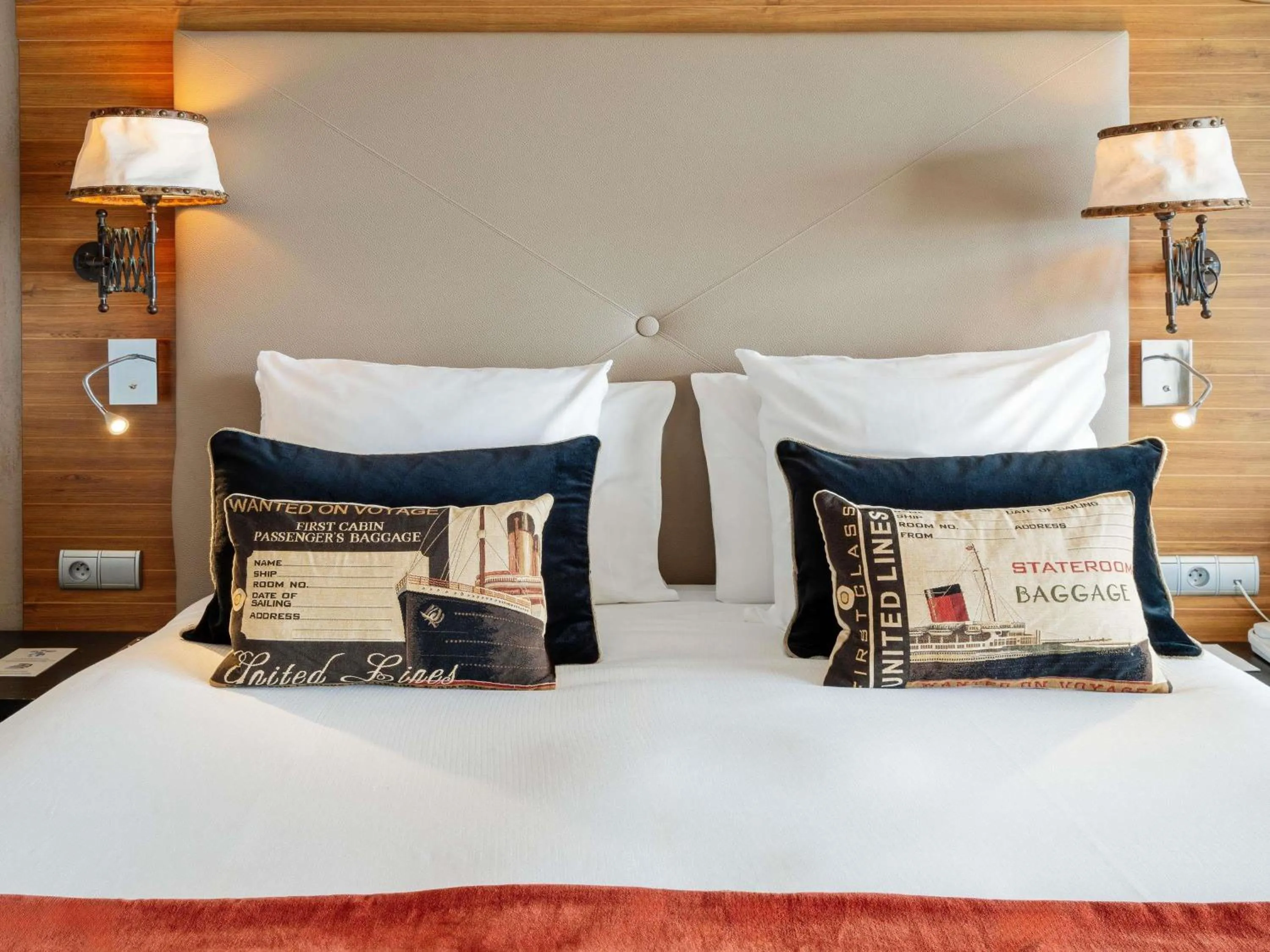 Bedroom, Bed in Côte Ouest Thalasso & Spa Les Sables d'Olonne - MGallery Collection