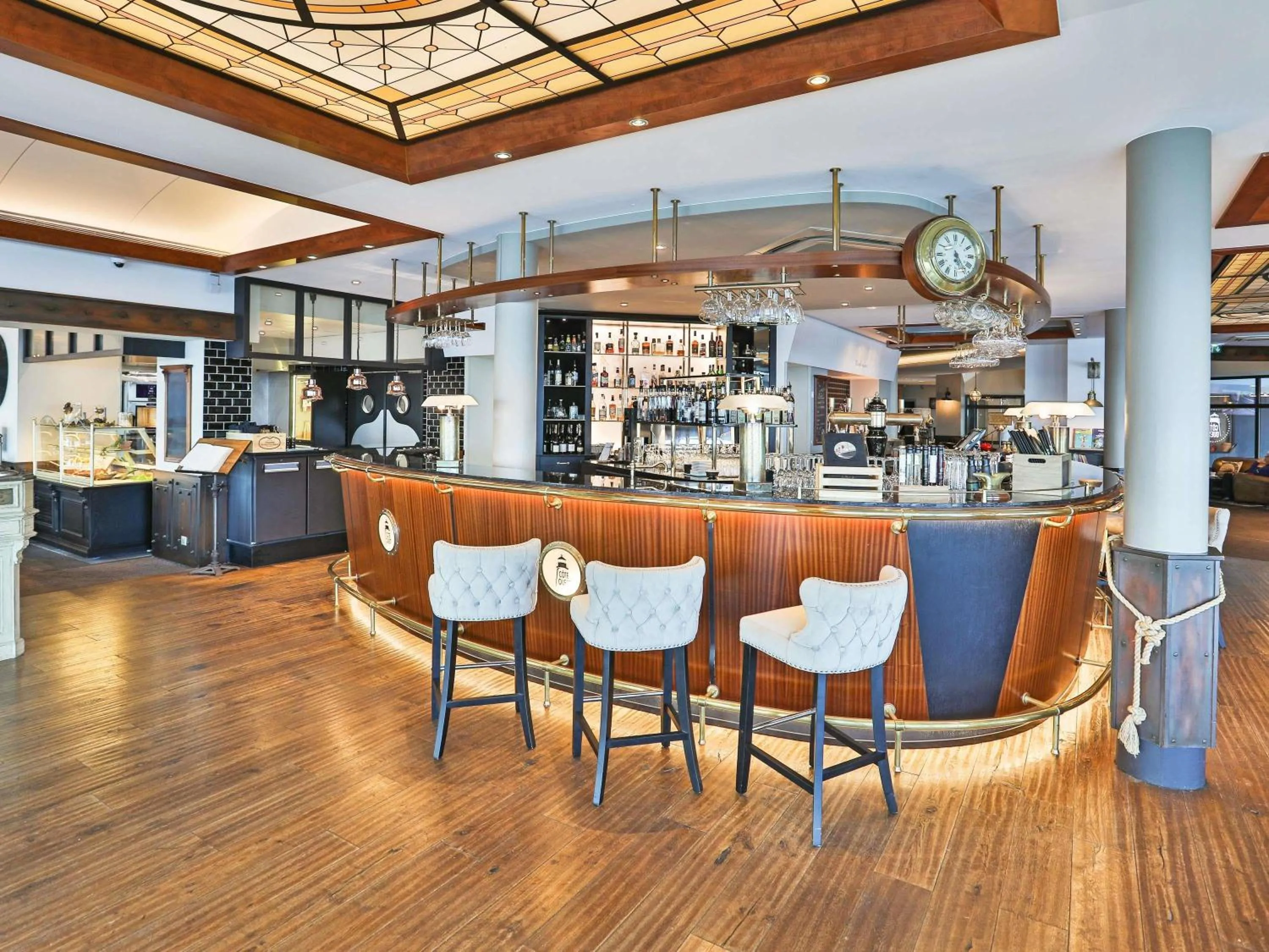 Lounge or bar in Côte Ouest Thalasso & Spa Les Sables d'Olonne - MGallery Collection