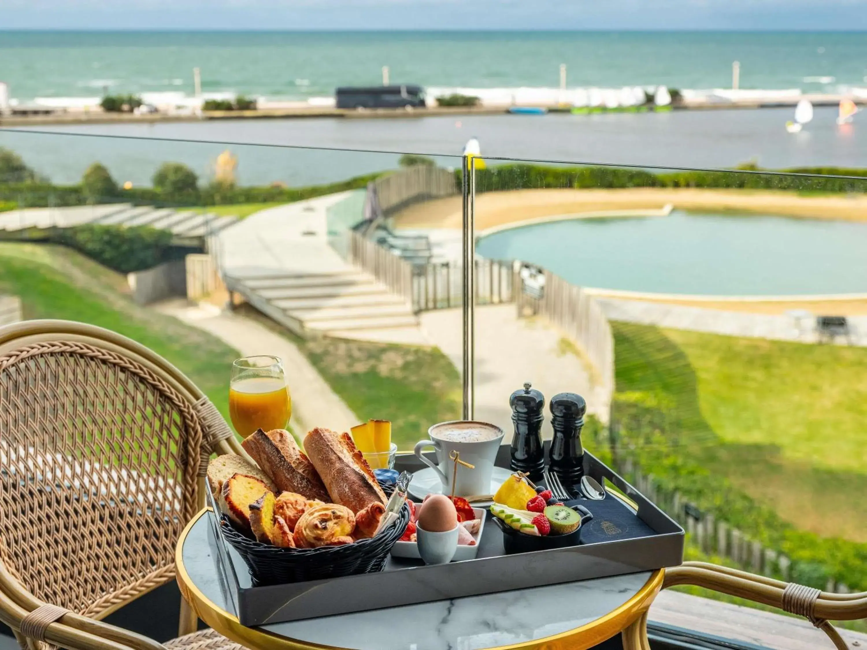Classic Queen or Twin Room with Sea View in Côte Ouest Thalasso & Spa Les Sables d'Olonne - MGallery Collection Classic Queen or Twin Room with Sea View in Côte Ouest Thalasso & Spa Les Sables d'Olonne - MGallery Collection