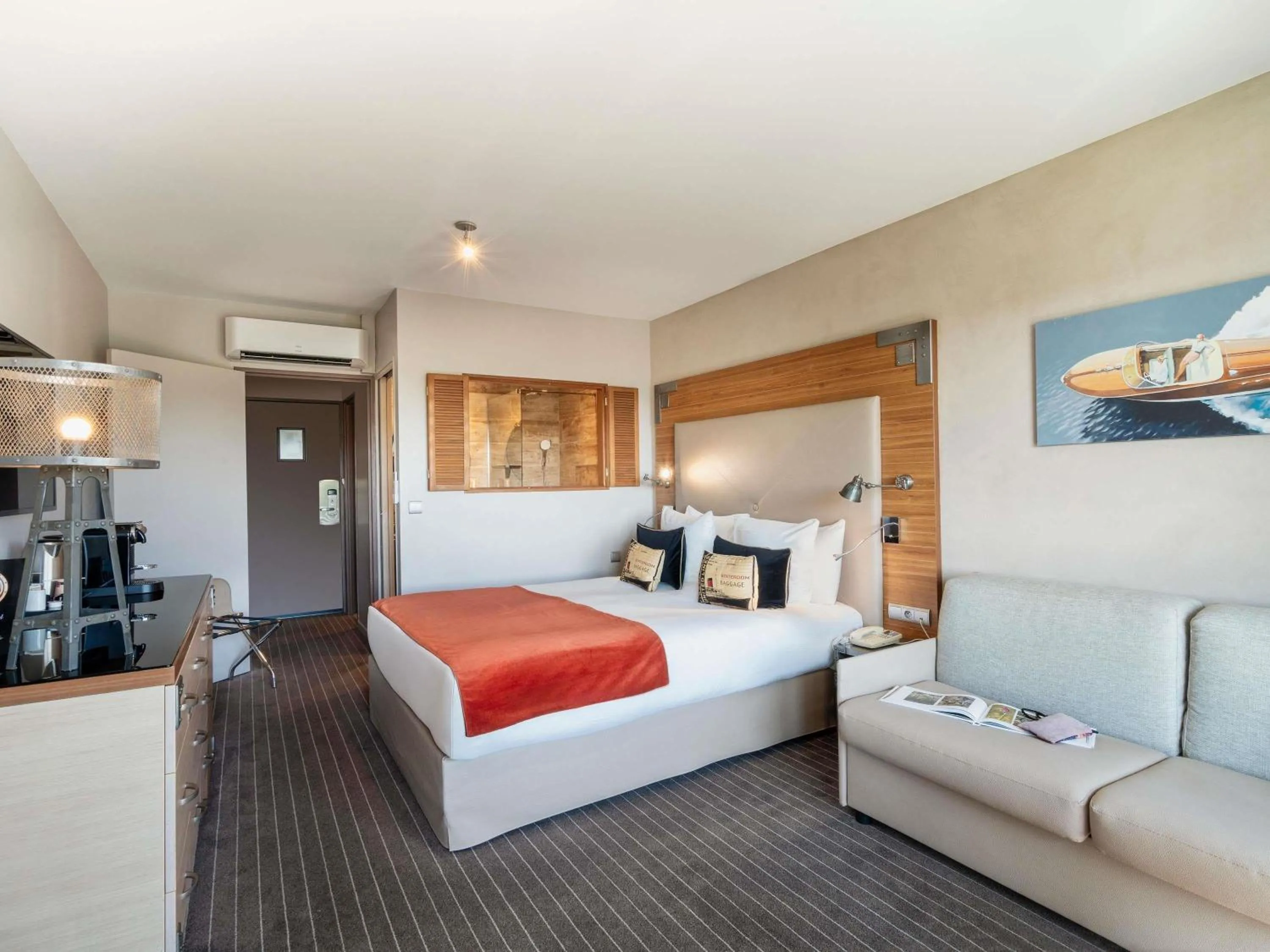 Bedroom, Bed in Côte Ouest Thalasso & Spa Les Sables d'Olonne - MGallery Collection