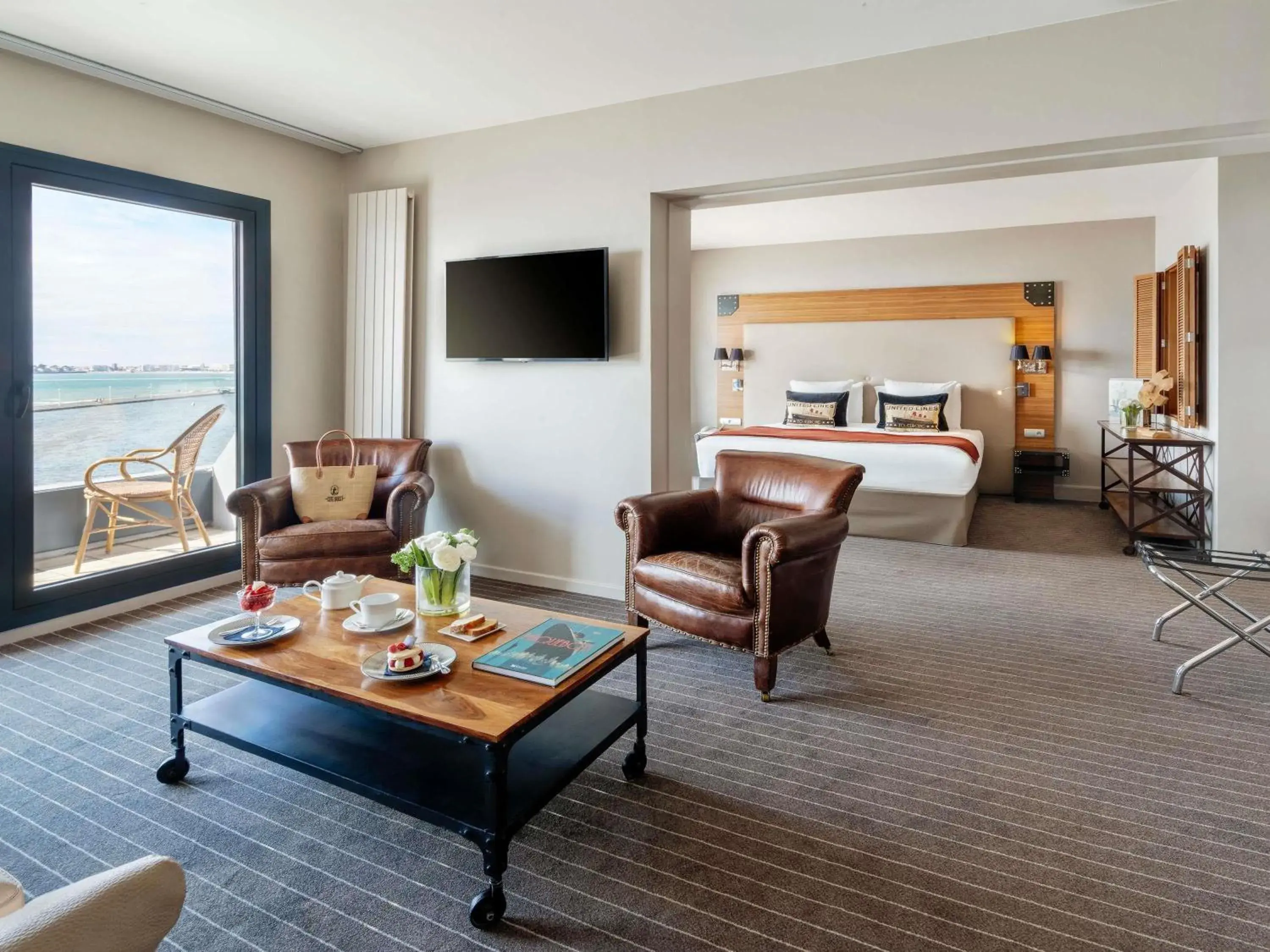 Bedroom, Bed in Côte Ouest Thalasso & Spa Les Sables d'Olonne - MGallery Collection Bedroom, Bed in Côte Ouest Thalasso & Spa Les Sables d'Olonne - MGallery Collection