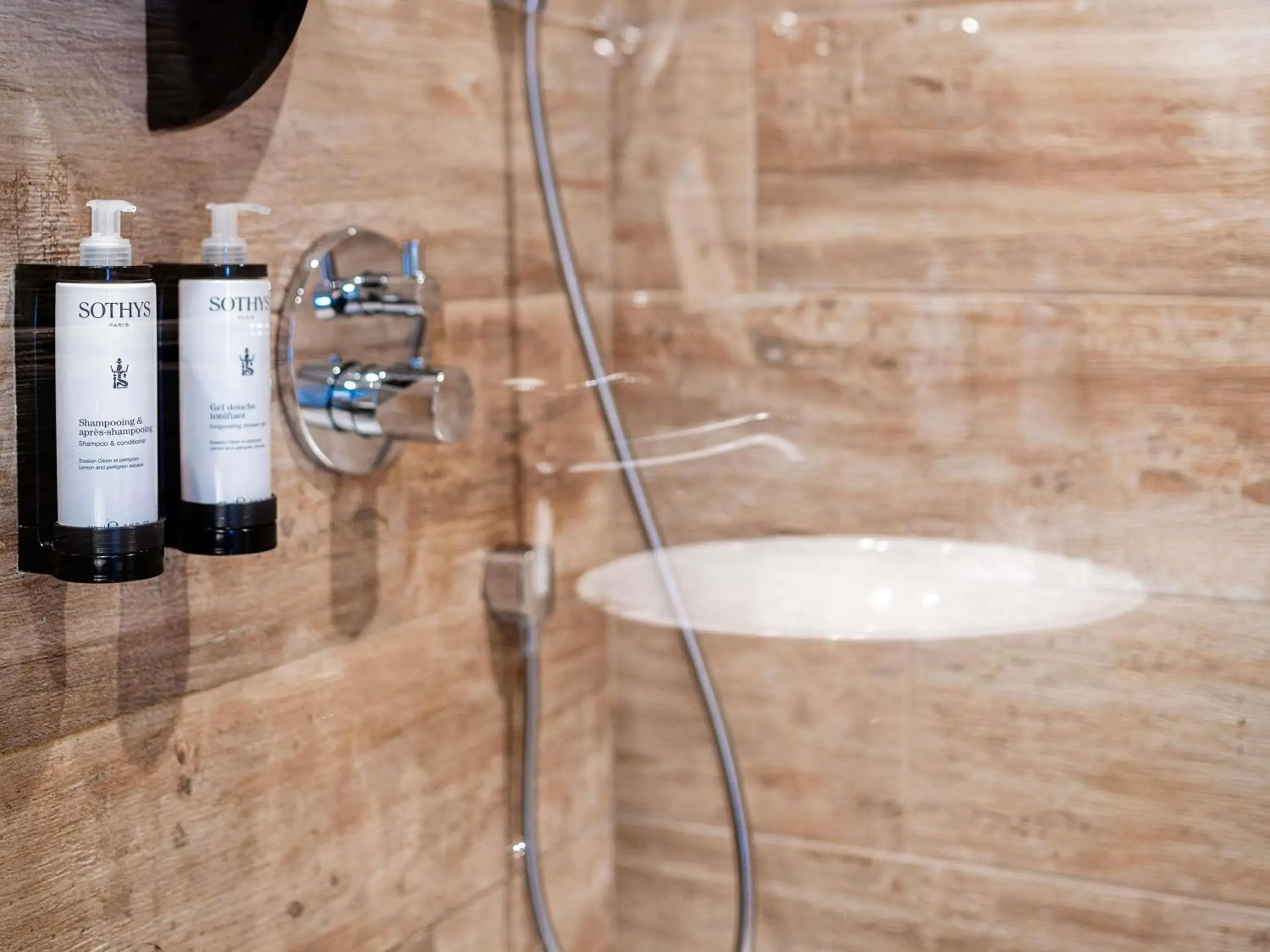 Classic Queen Room with Sofa Bed - Balcony in Côte Ouest Thalasso & Spa Les Sables d'Olonne - MGallery Collection Classic Queen Room with Sofa Bed - Balcony in Côte Ouest Thalasso & Spa Les Sables d'Olonne - MGallery Collection