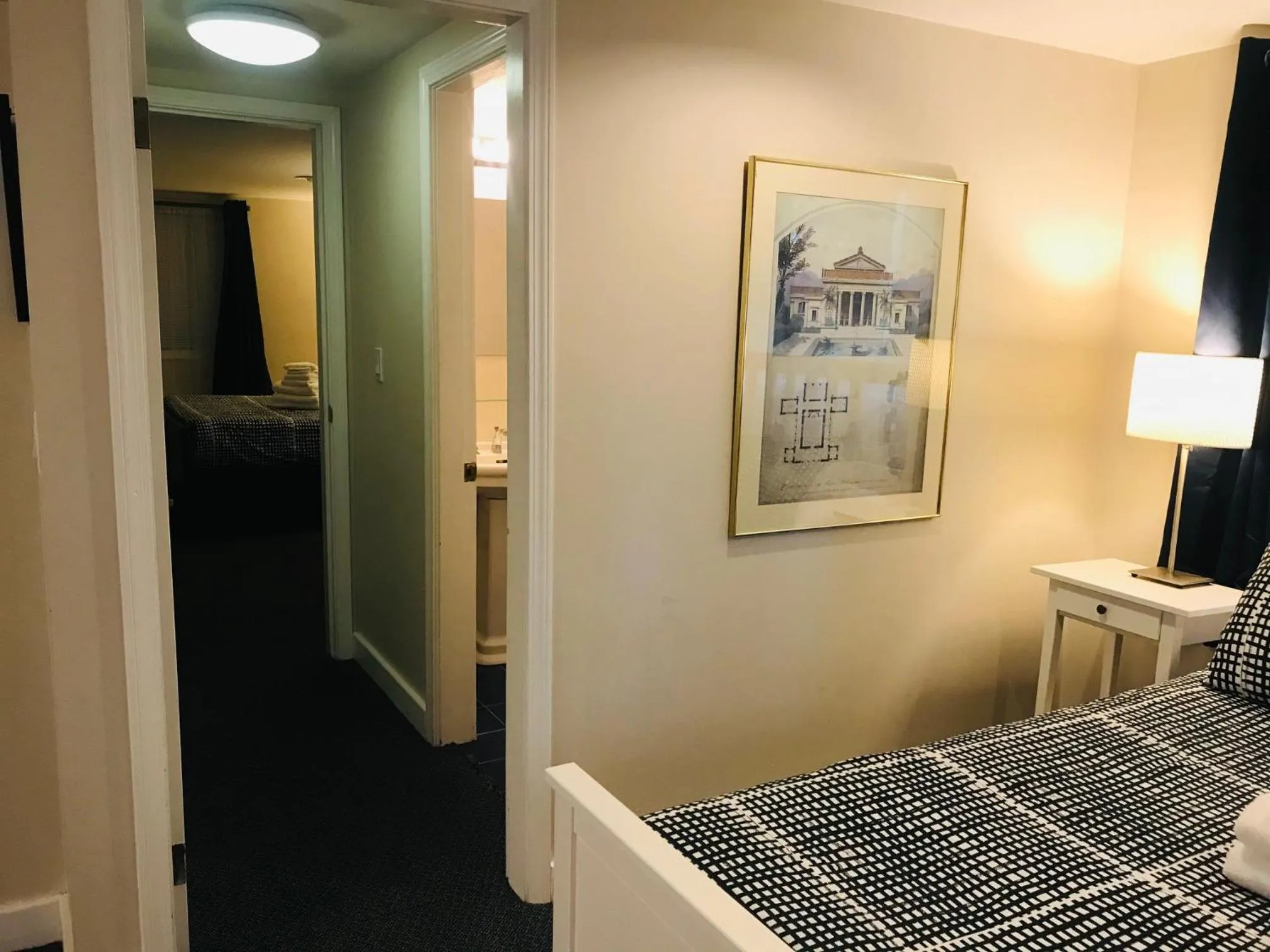 Bedroom, Bed in Cambie Lodge