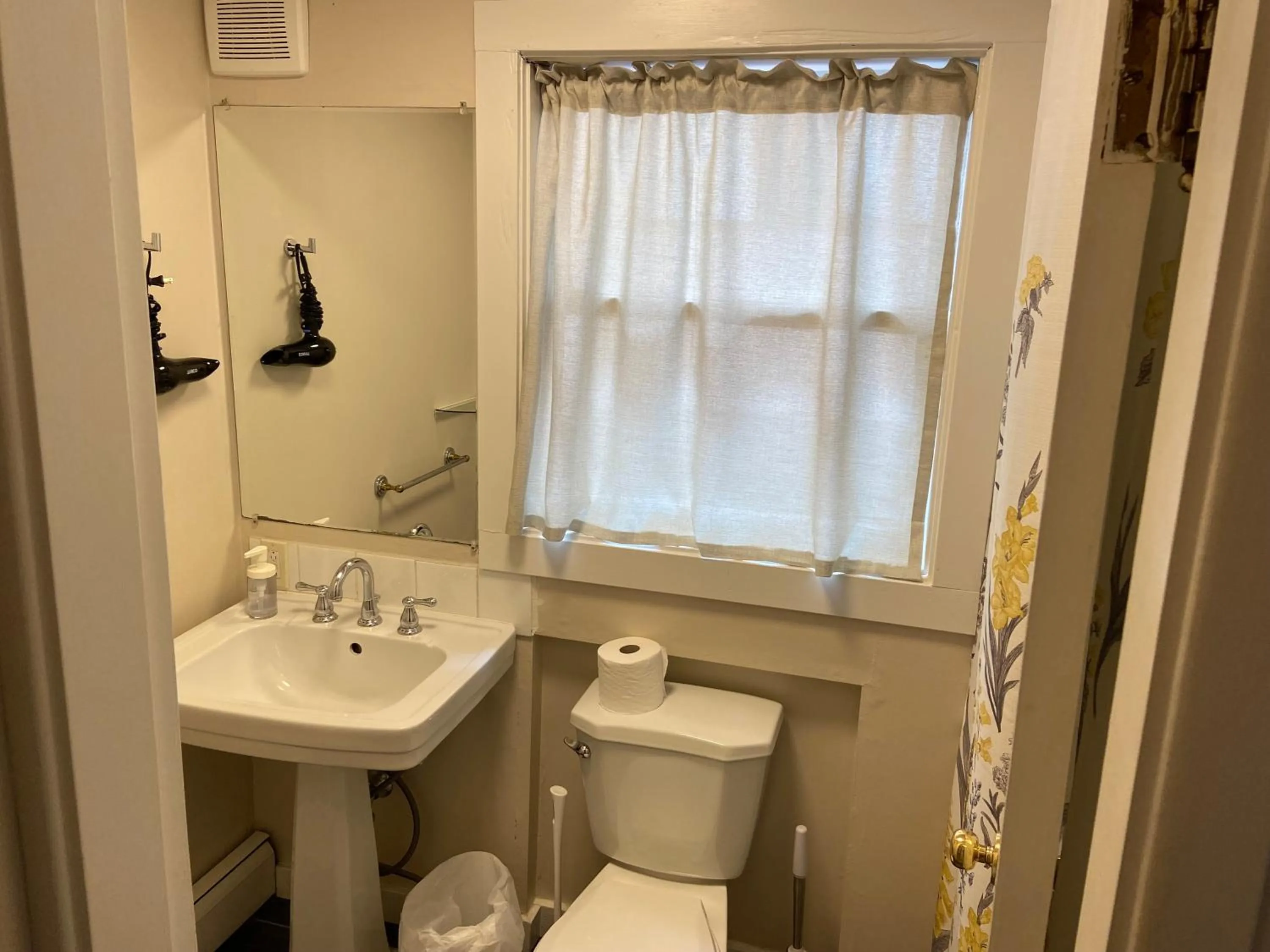 Bathroom in Douglas Guest House